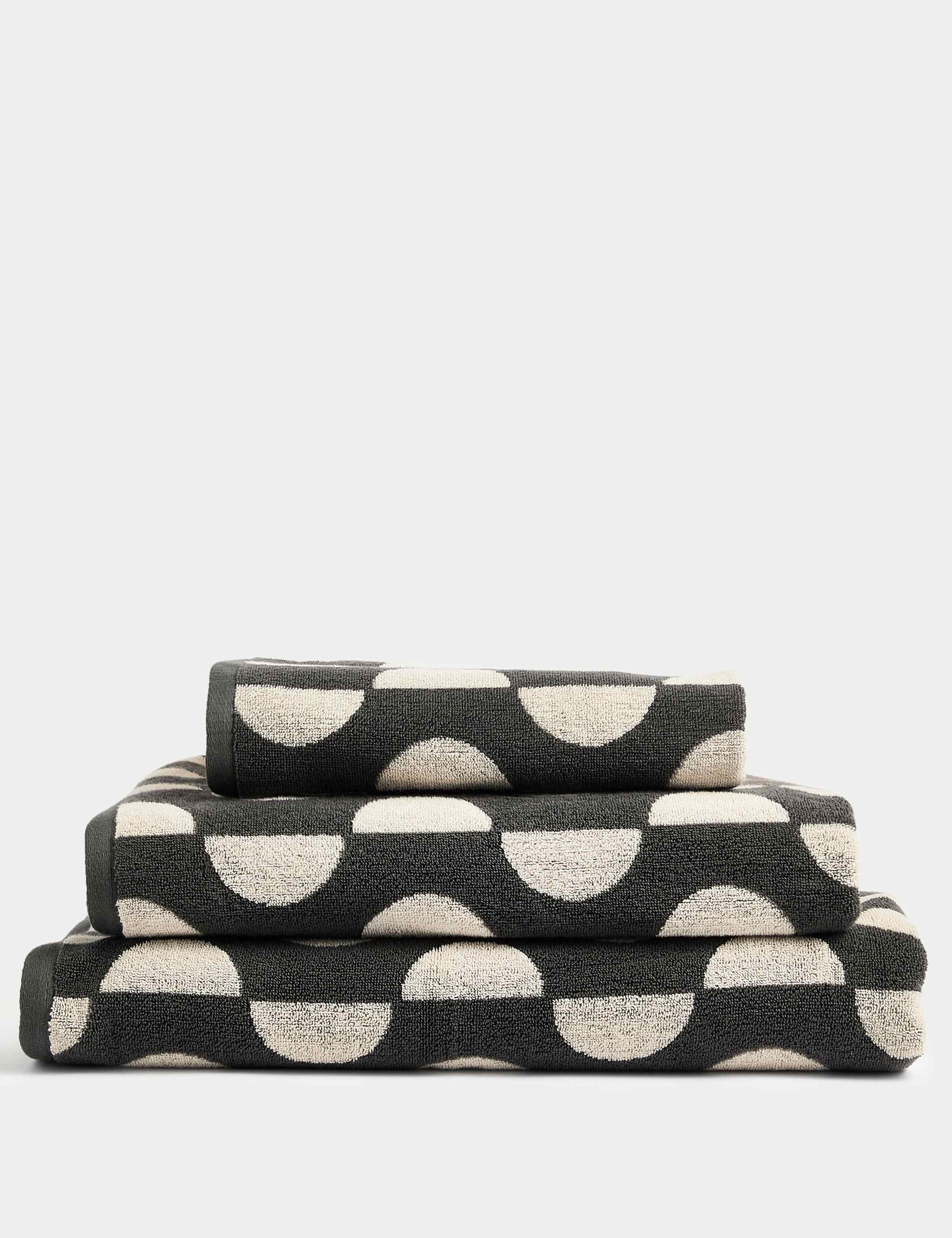 Pure Cotton Geometric Semi Circle Towel 3 of 5