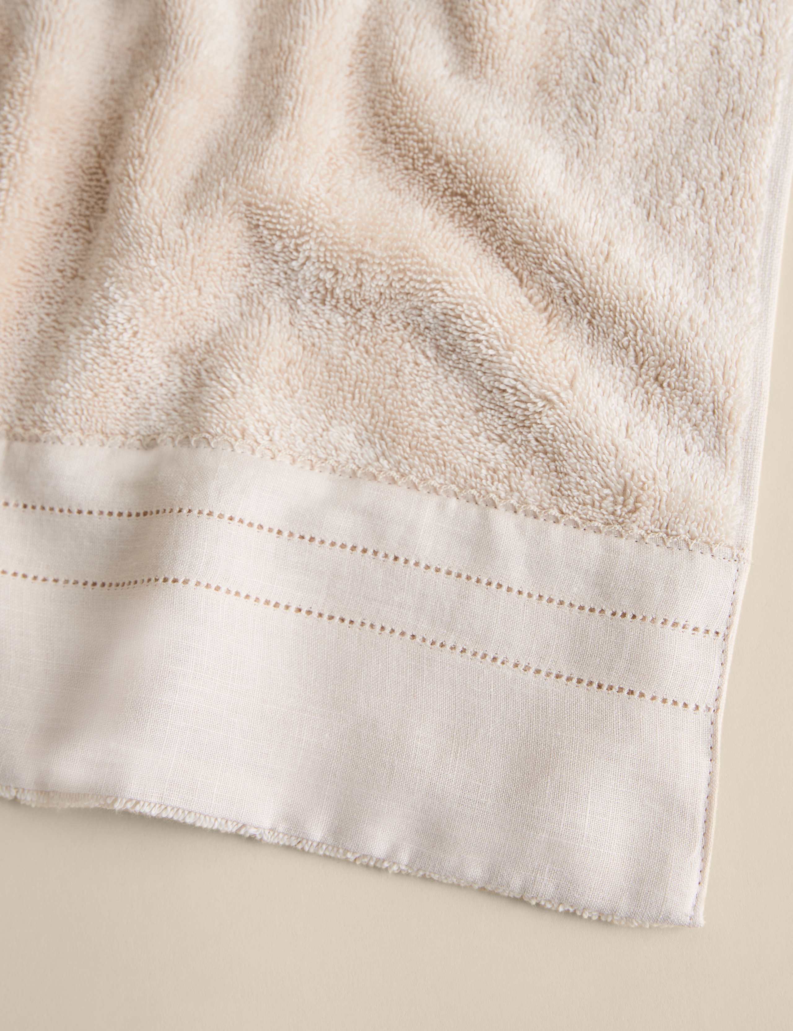 Pure Cotton Towel with Linen Border 4 of 4