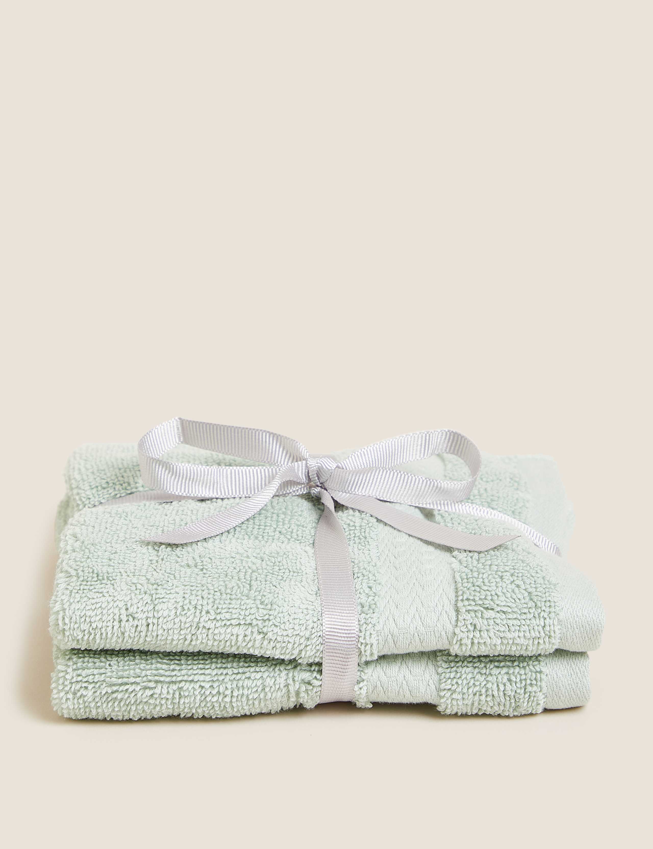 Autograph Hotel Ultimate Retreat Towel 6 of 6