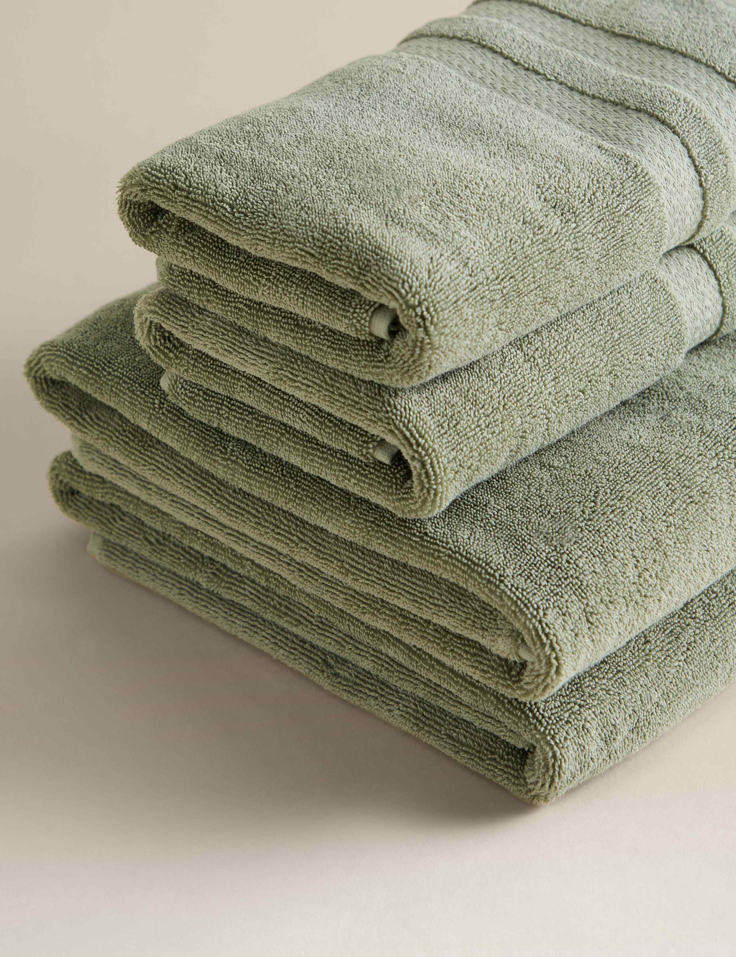 Set of 4 Guest Essentials Towel Bale 2 of 4