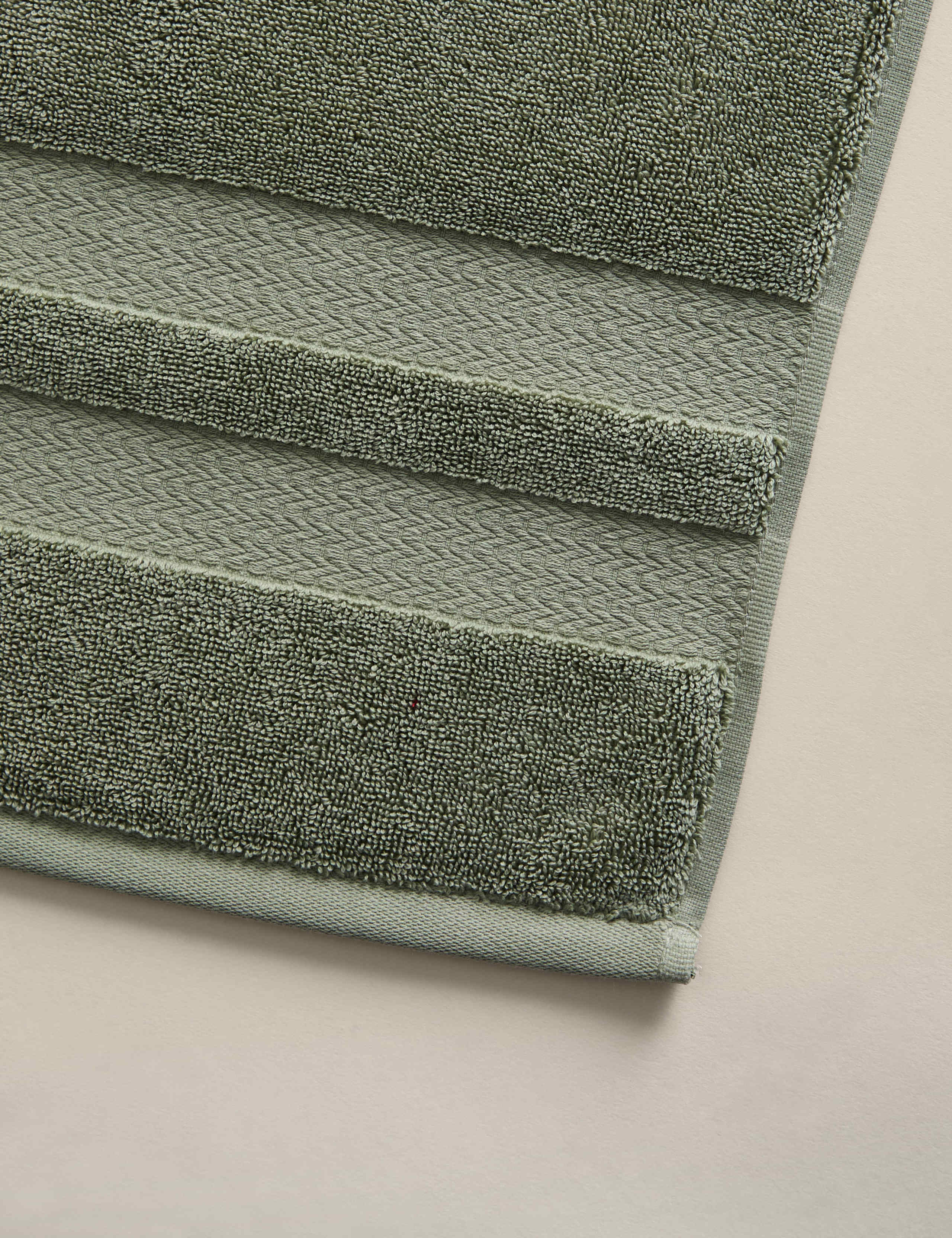 Set of 4 Guest Essentials Towel Bale 4 of 4