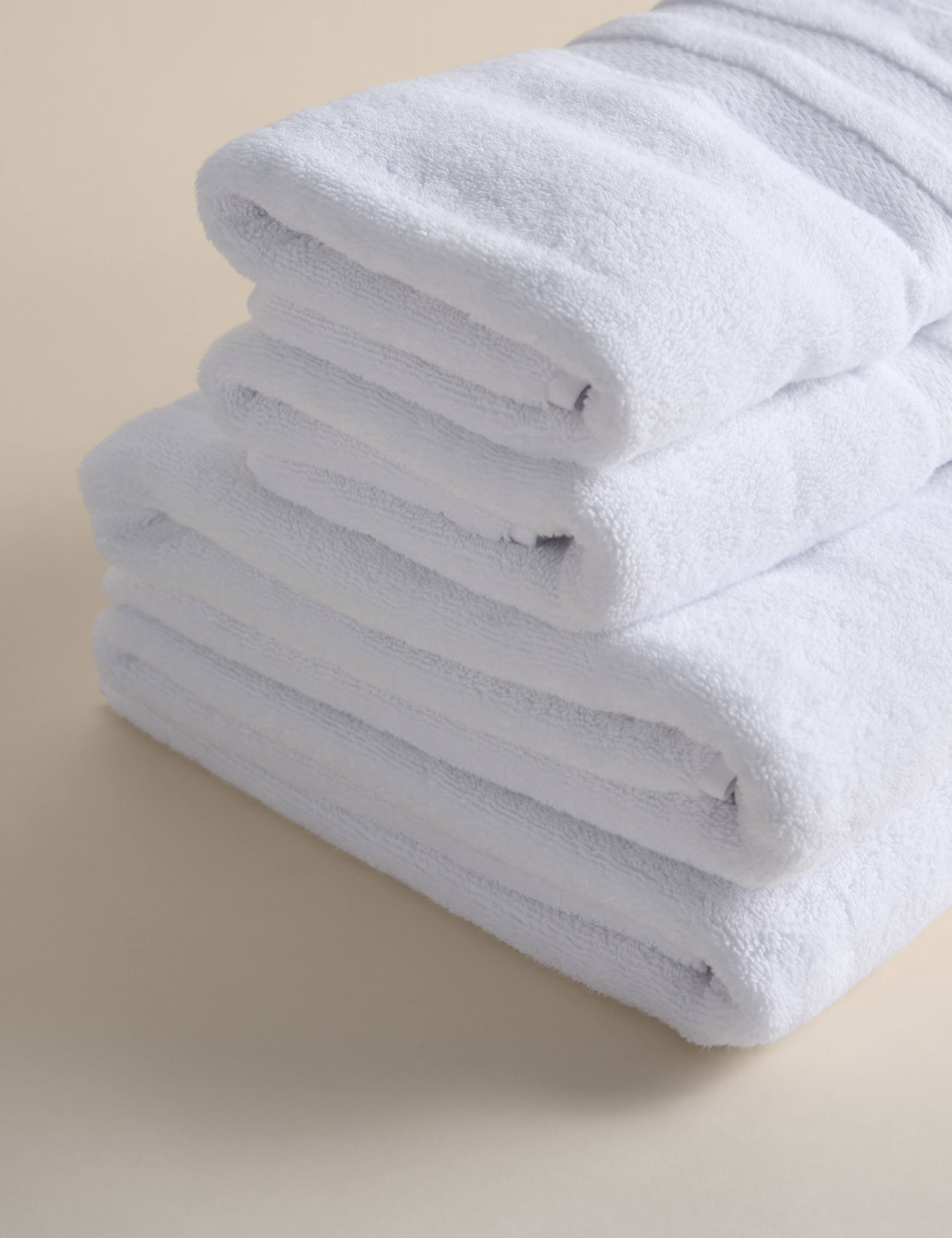 Set of 4 Pure Cotton Towels 2 of 4