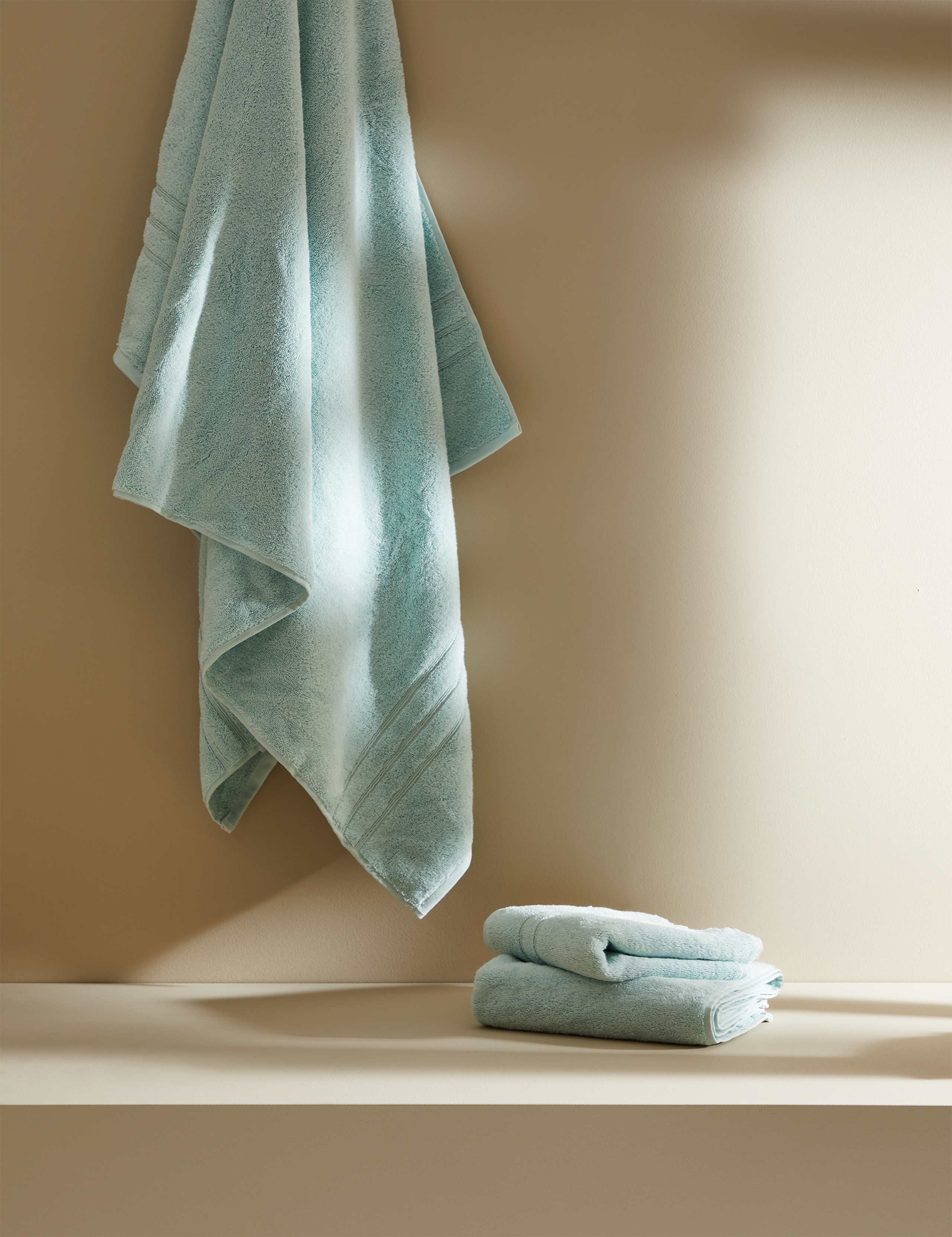 Luxury Pure Cotton Towel 4 of 6
