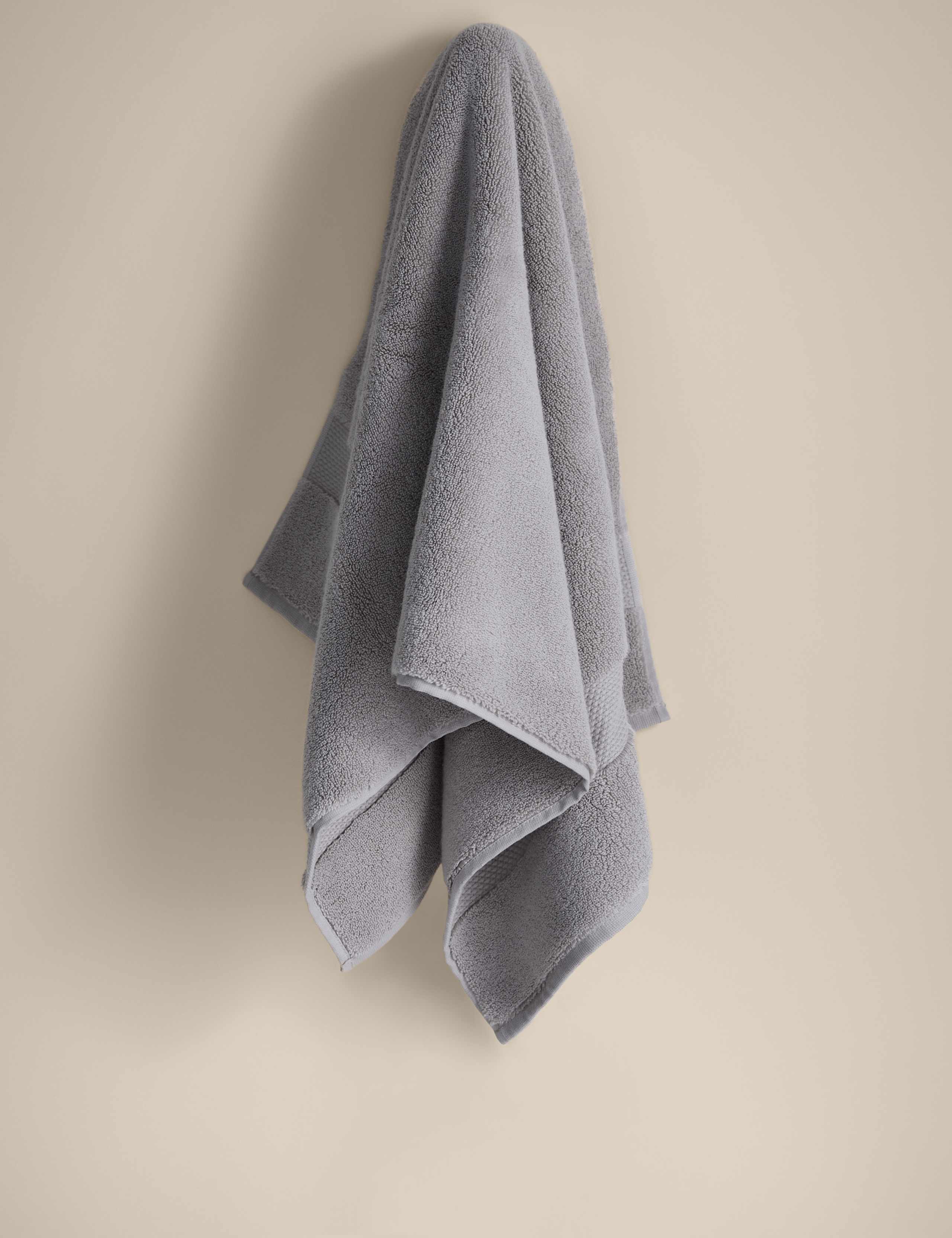 Pure Cotton Luxury Hotel Towel 3 of 4