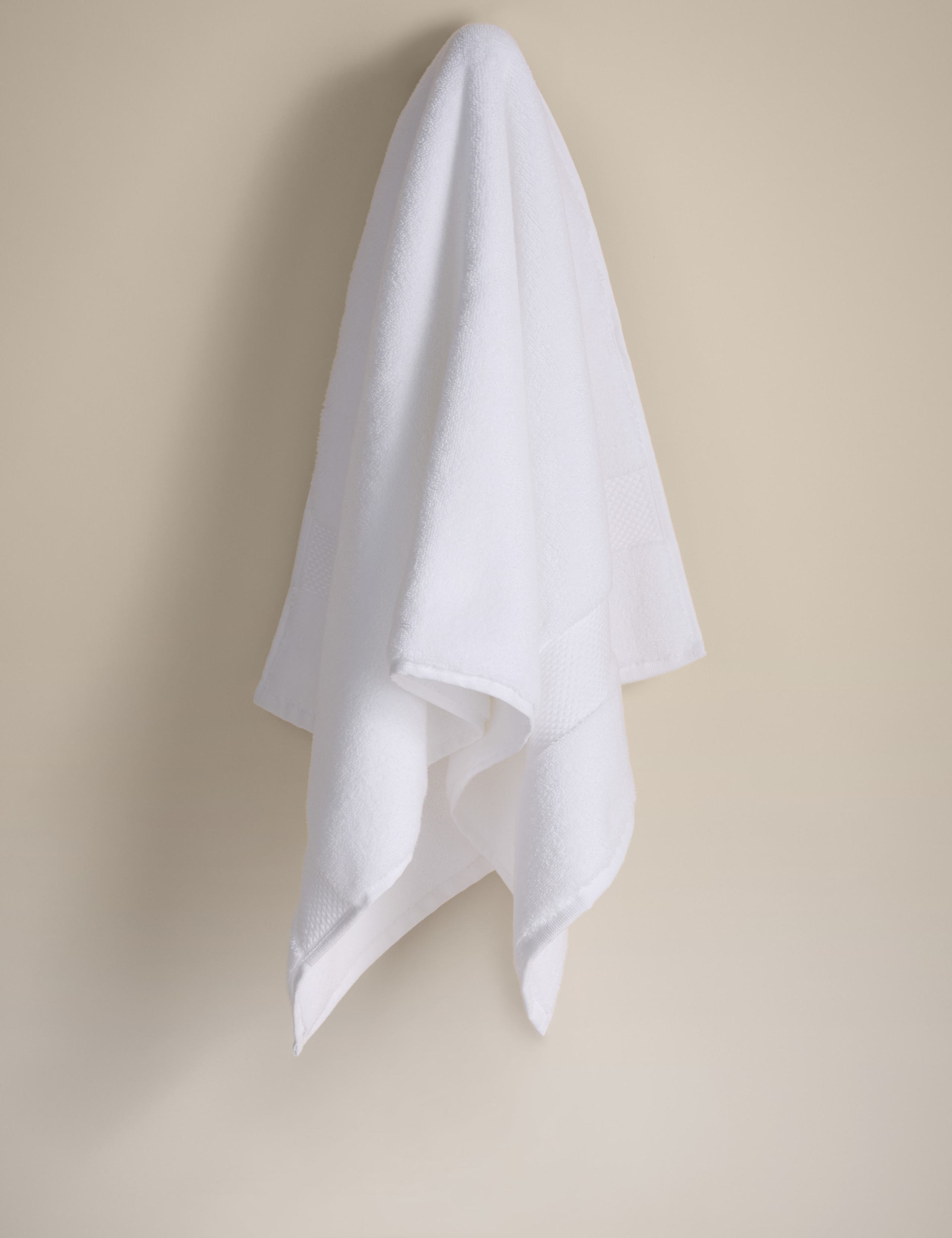 Turkish Cotton Luxury Hotel Towel 3 of 4