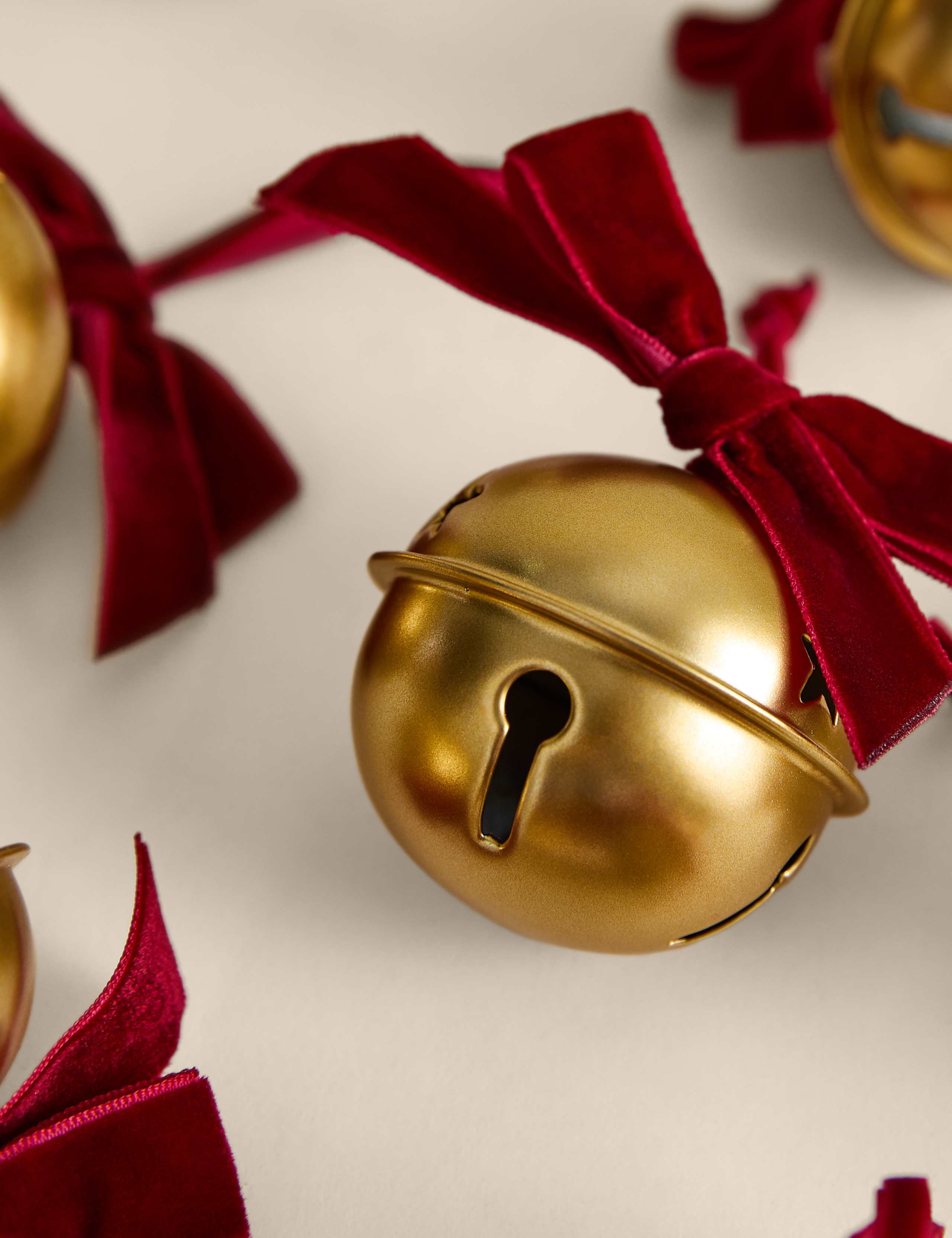 9 Pack Velvet Bow Detail Brass Sleigh Bells 3 of 3