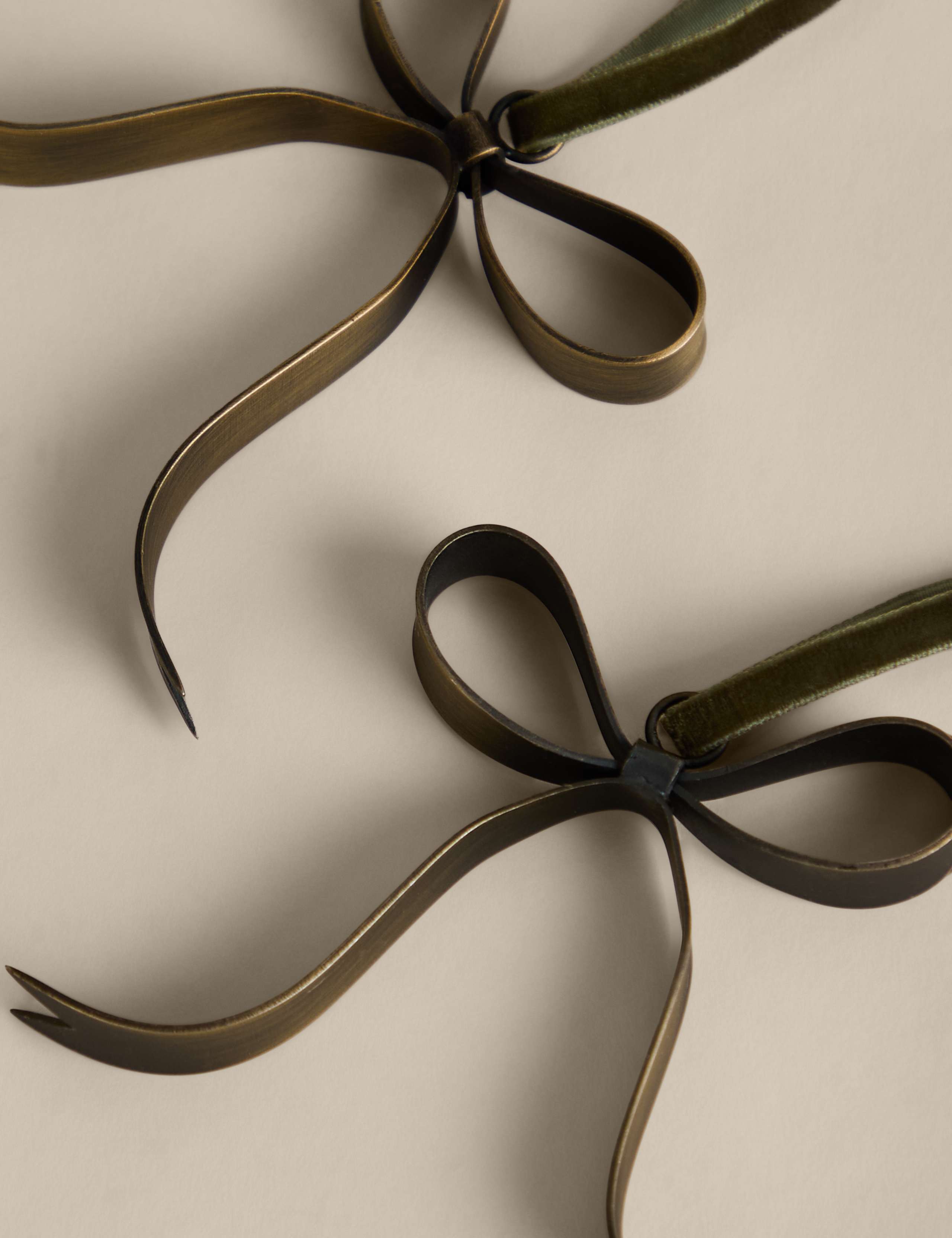 2 Pack Metal Hanging Bow Decorations 2 of 2