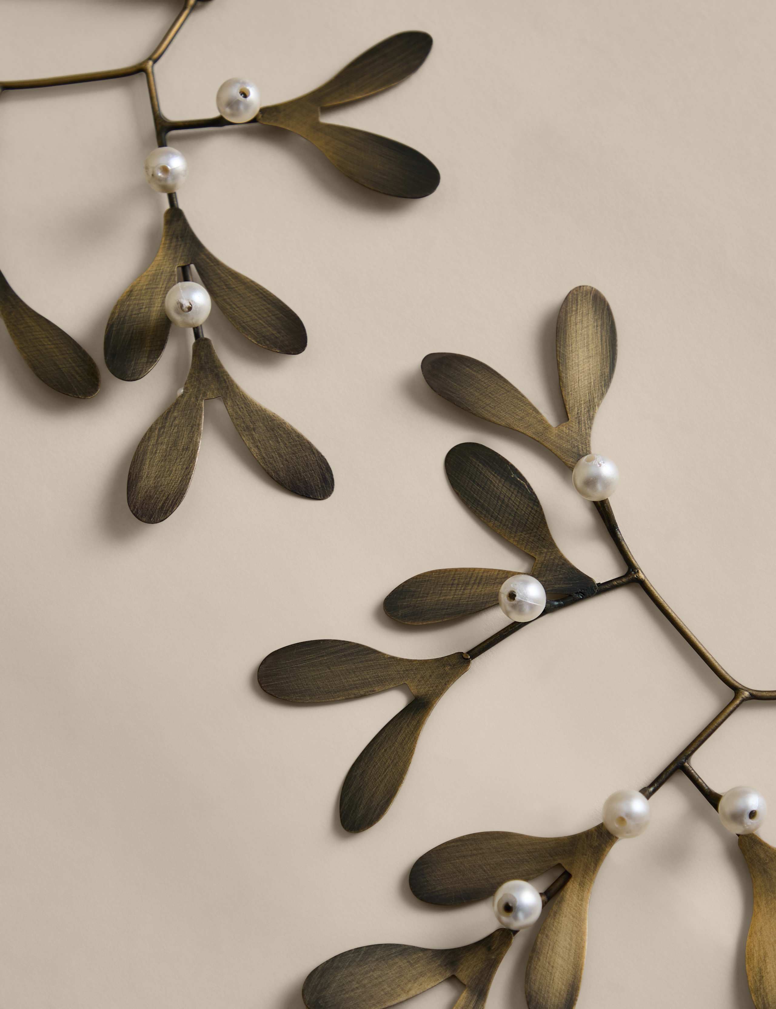 Set of 2 Metal Mistletoe Baubles 2 of 2