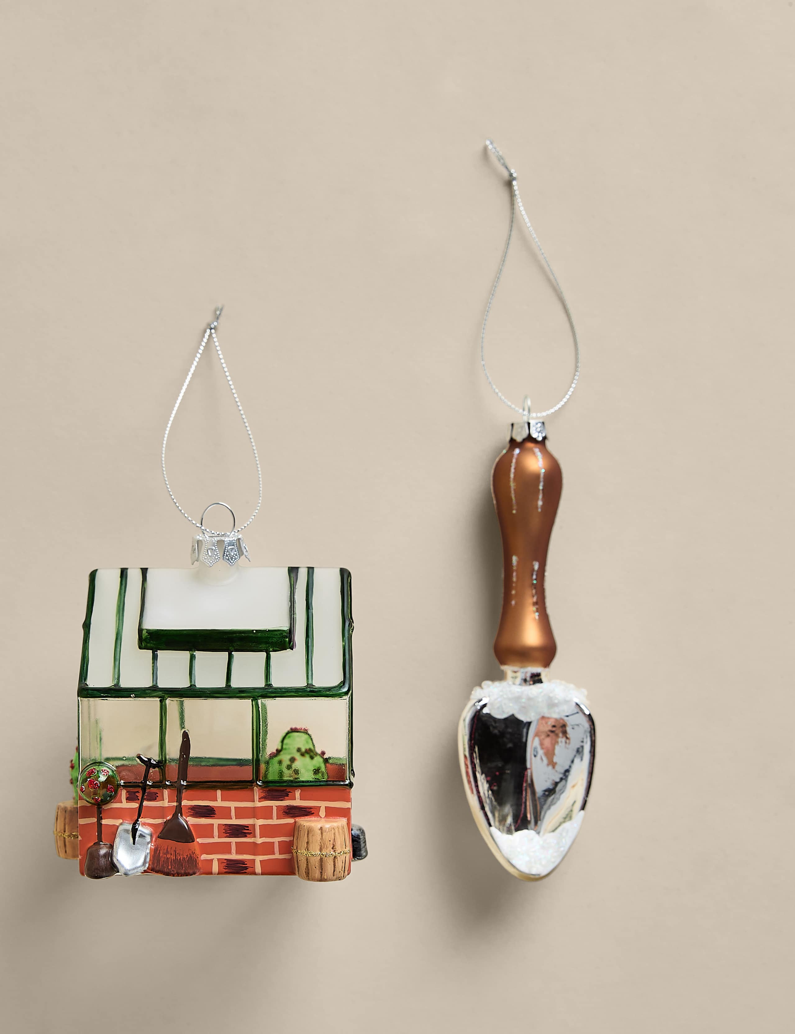 2 Pack Glass Gardening Decorations 2 of 3