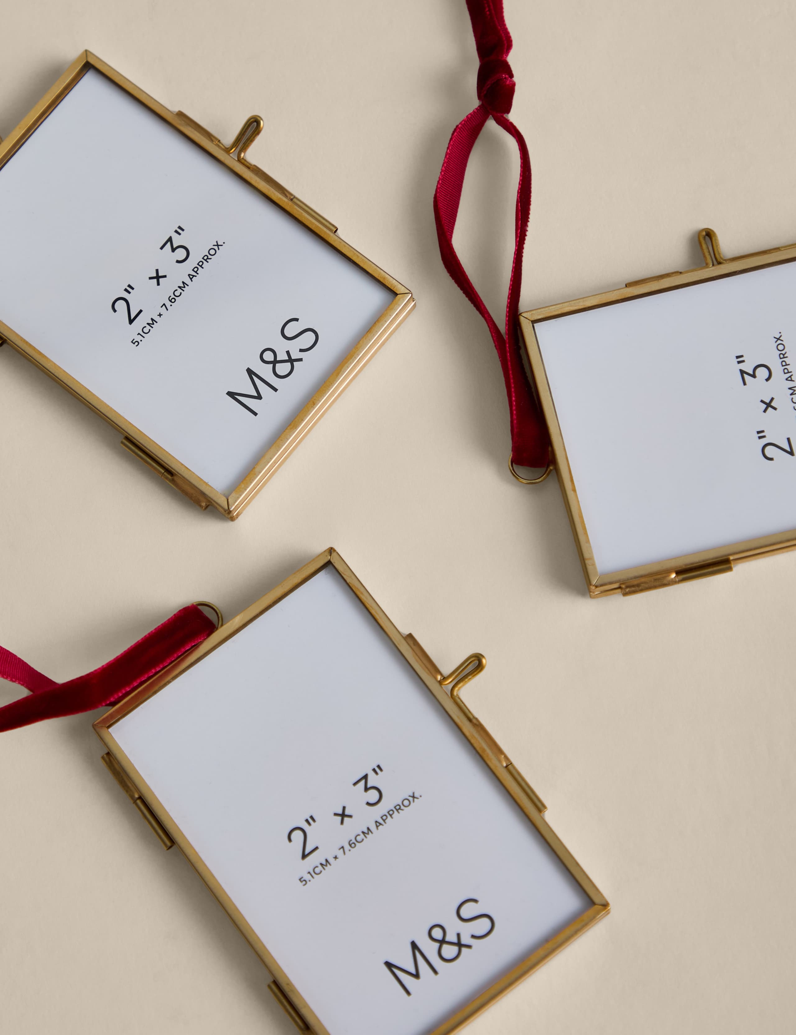 3 Pack Brass & Bow Photo Frame Decorations 2 of 2