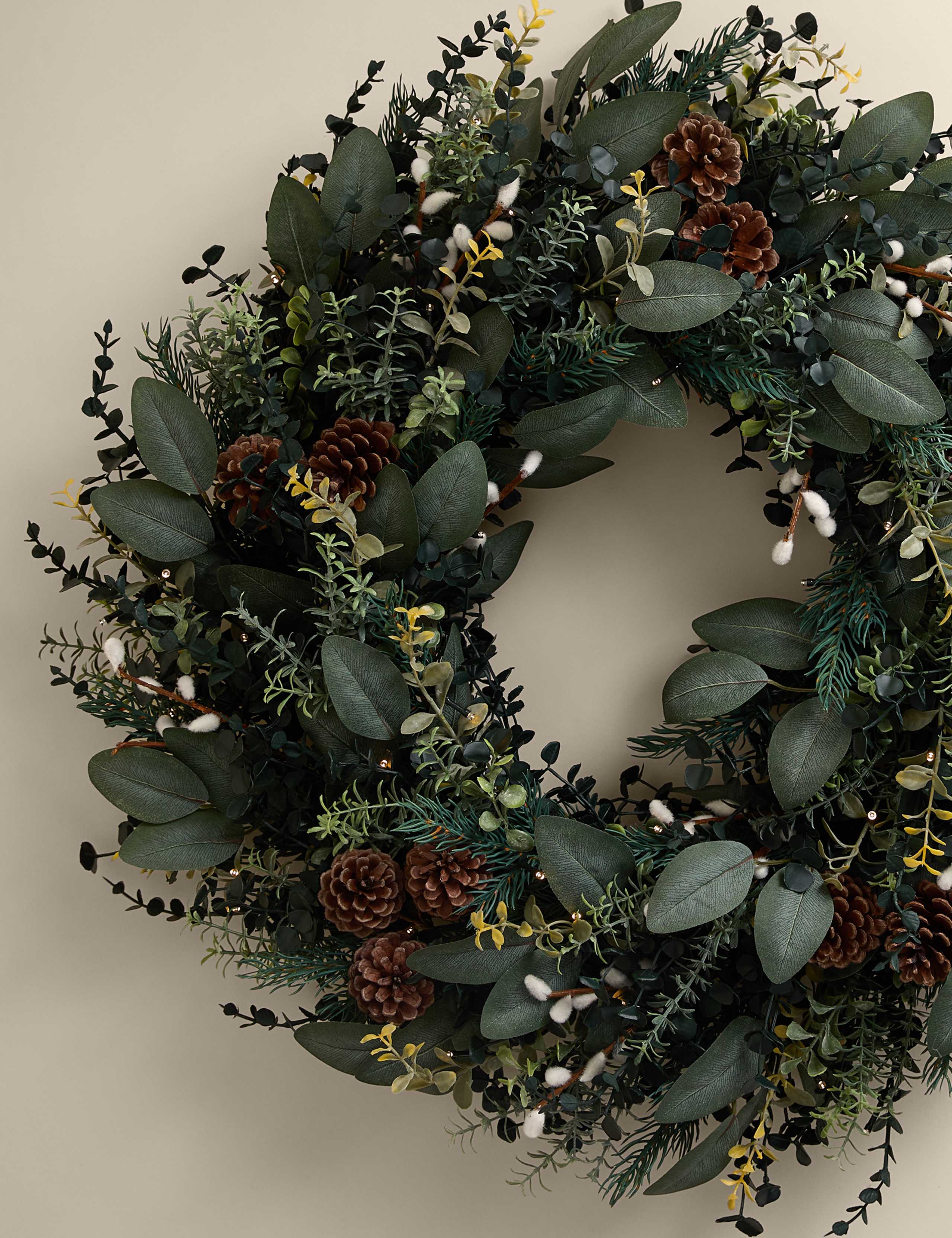 Light Up Cotswold Greens Wreath 3 of 4