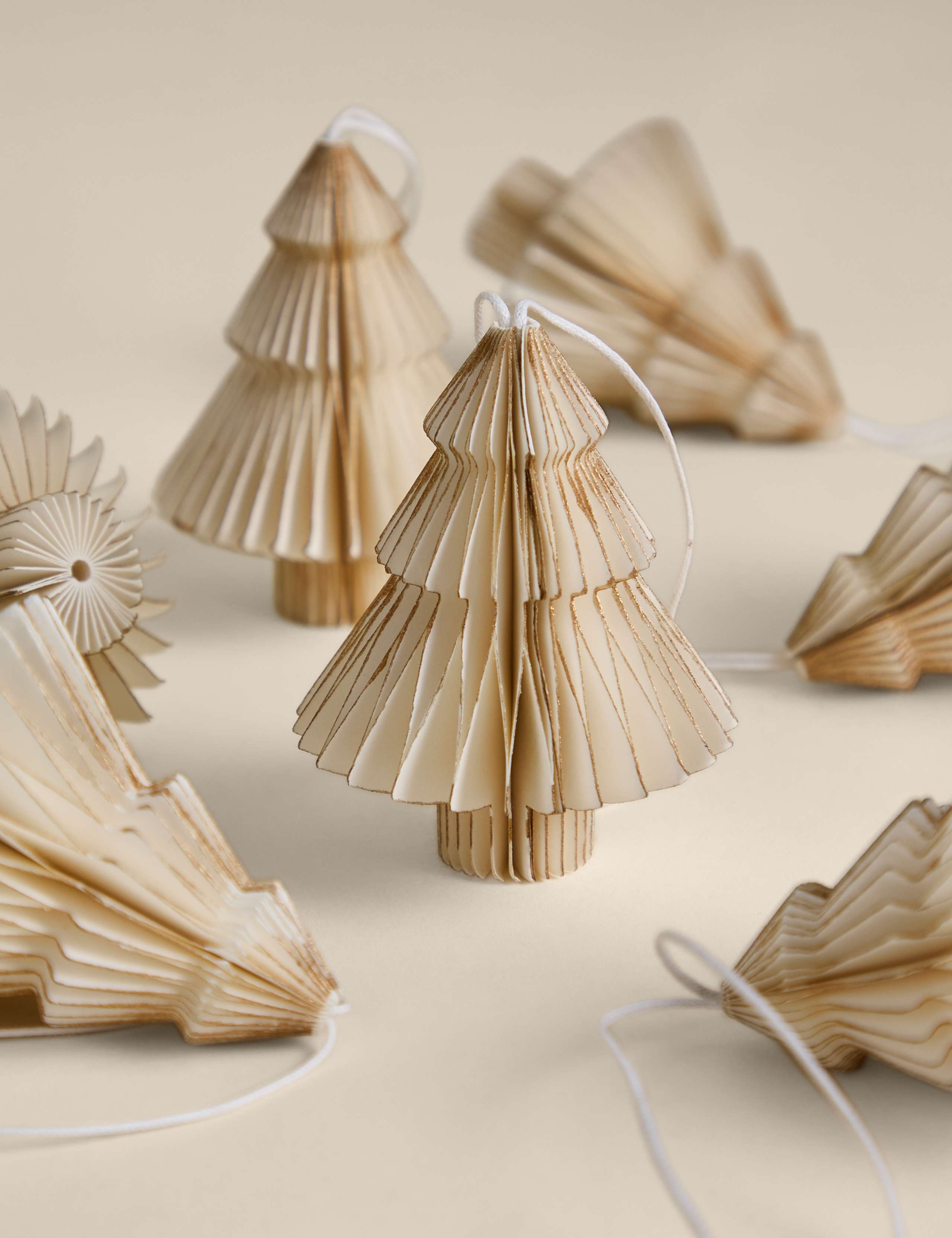 9 Pack Paper Tree Baubles 2 of 2