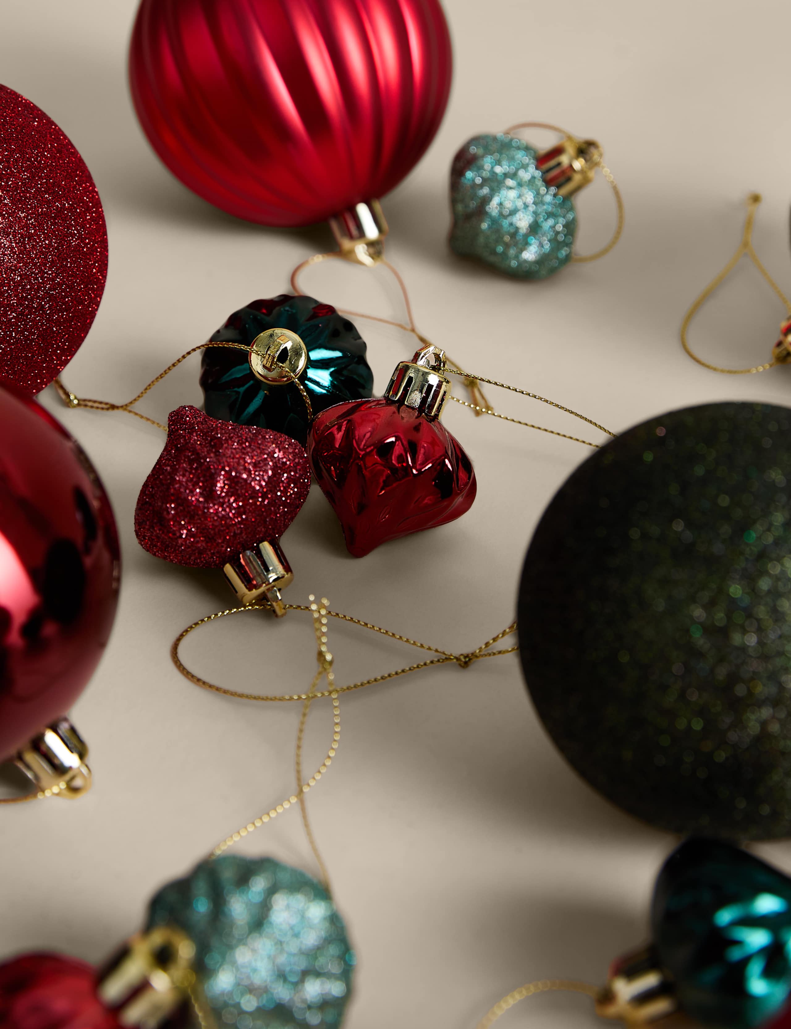 80 Pack Mix Shatterproof Baubles 3 of 3