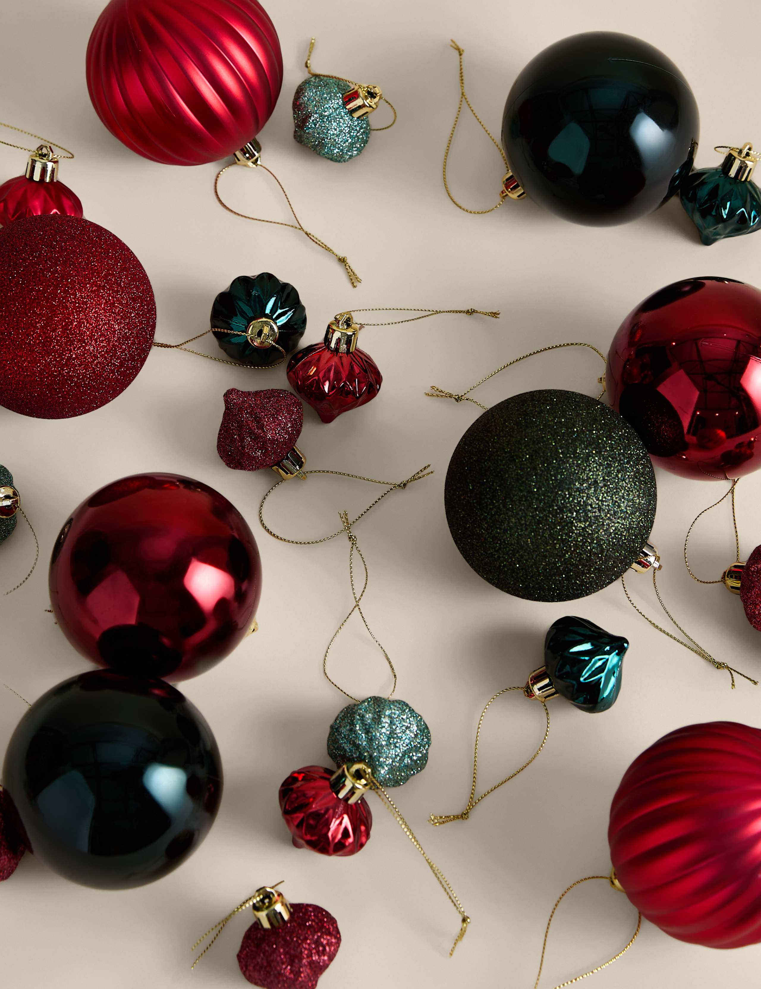 80 Pack Mix Shatterproof Baubles 1 of 3