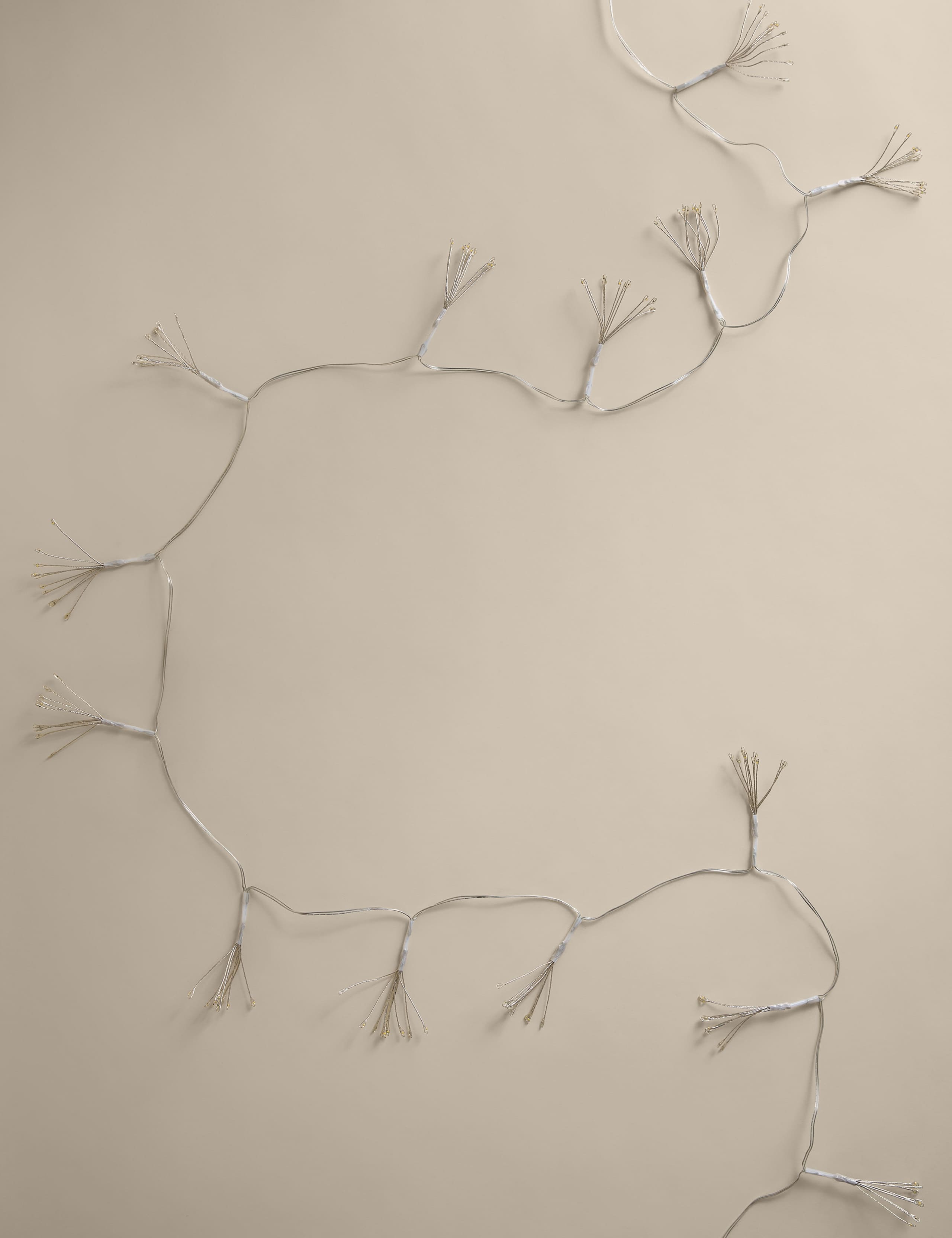 200 Pre-Lit Wire Cluster Garland 2 of 3