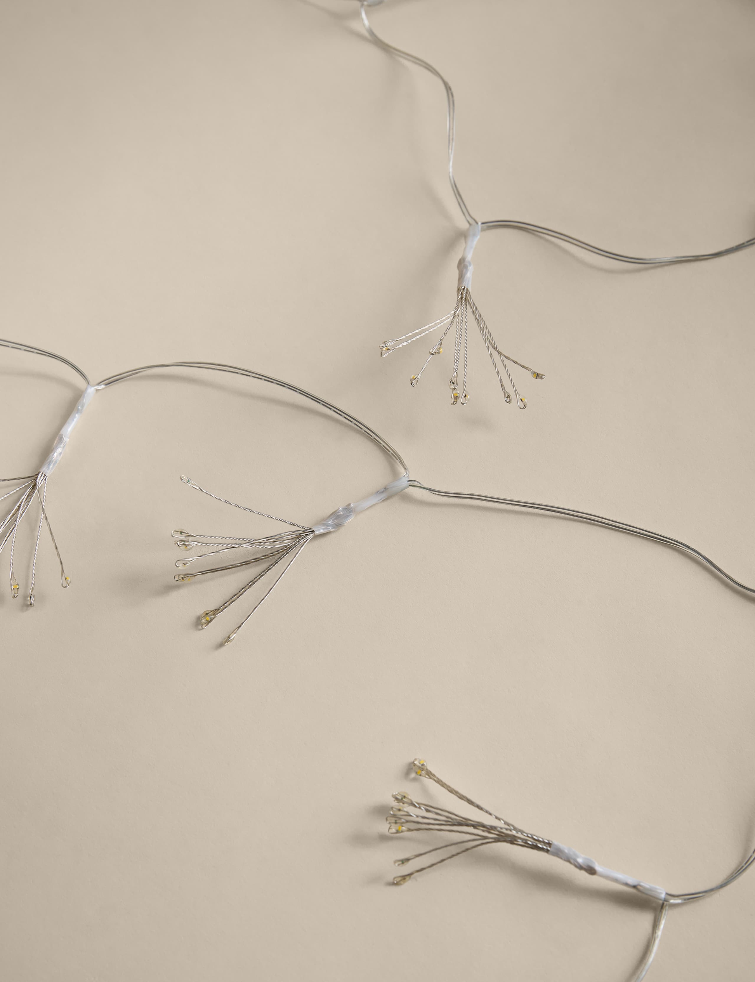 200 Pre-Lit Wire Cluster Garland 3 of 3