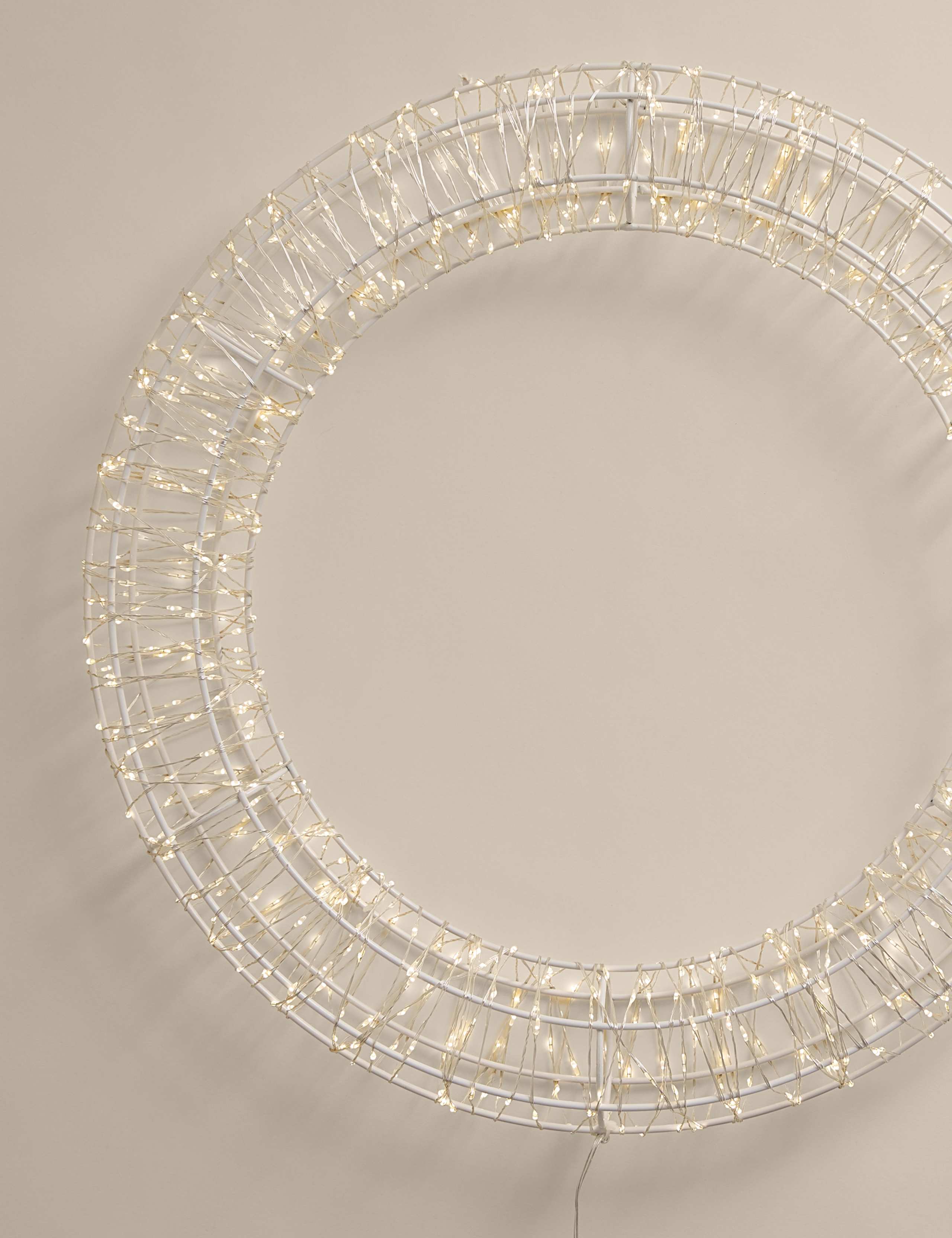 Light-Up White Wreath 3 of 4