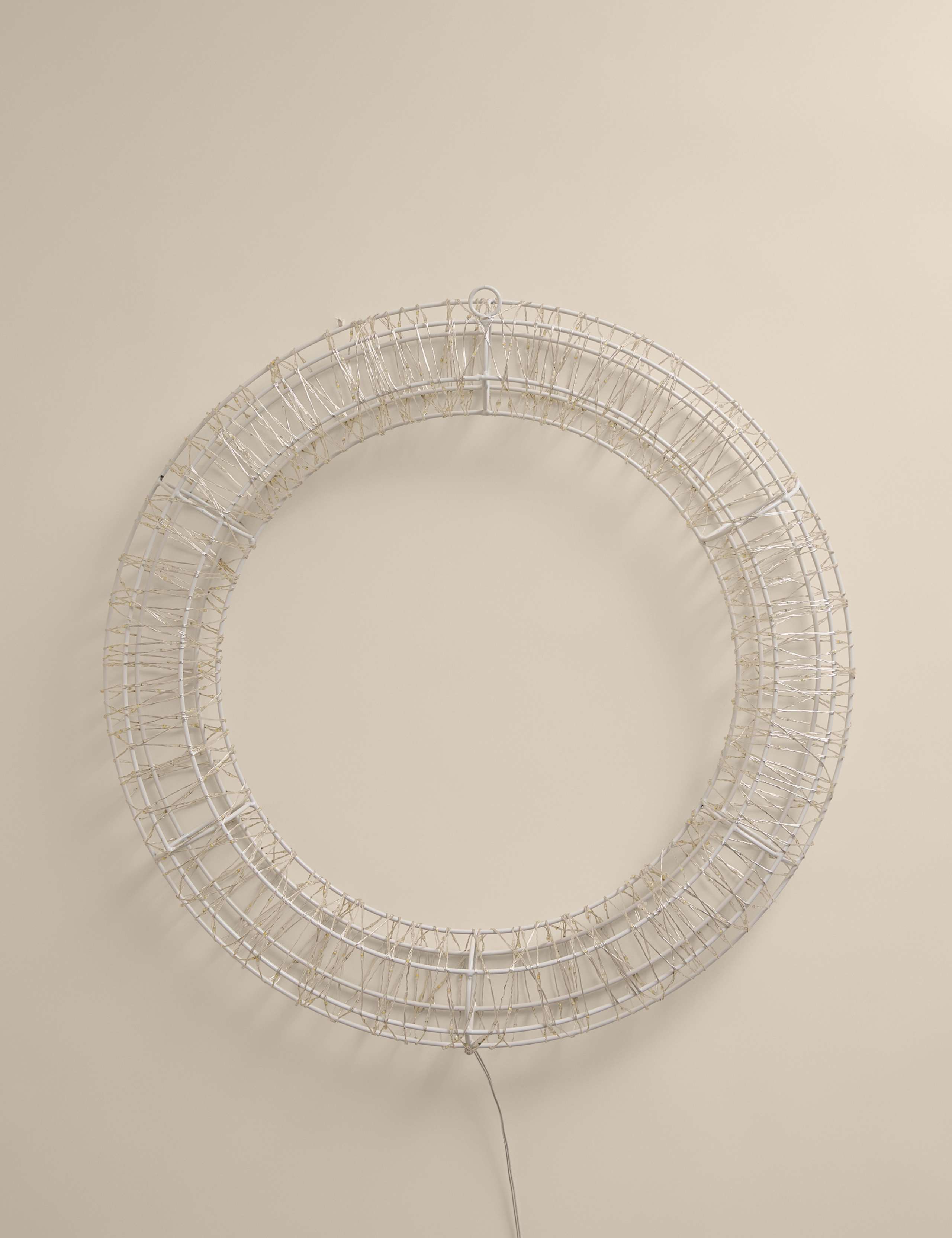 Light-Up White Wreath 4 of 4