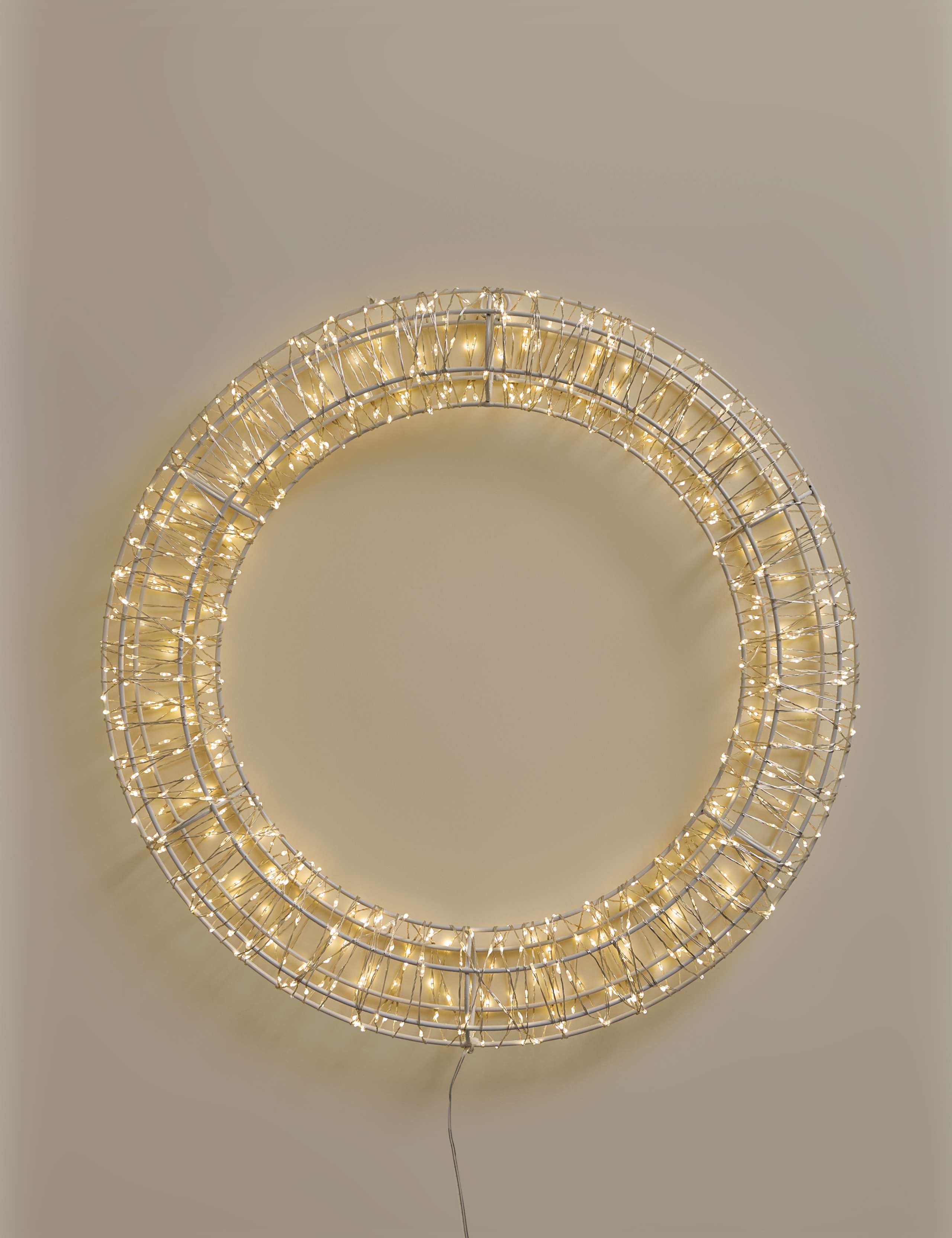Light-Up White Wreath 2 of 4