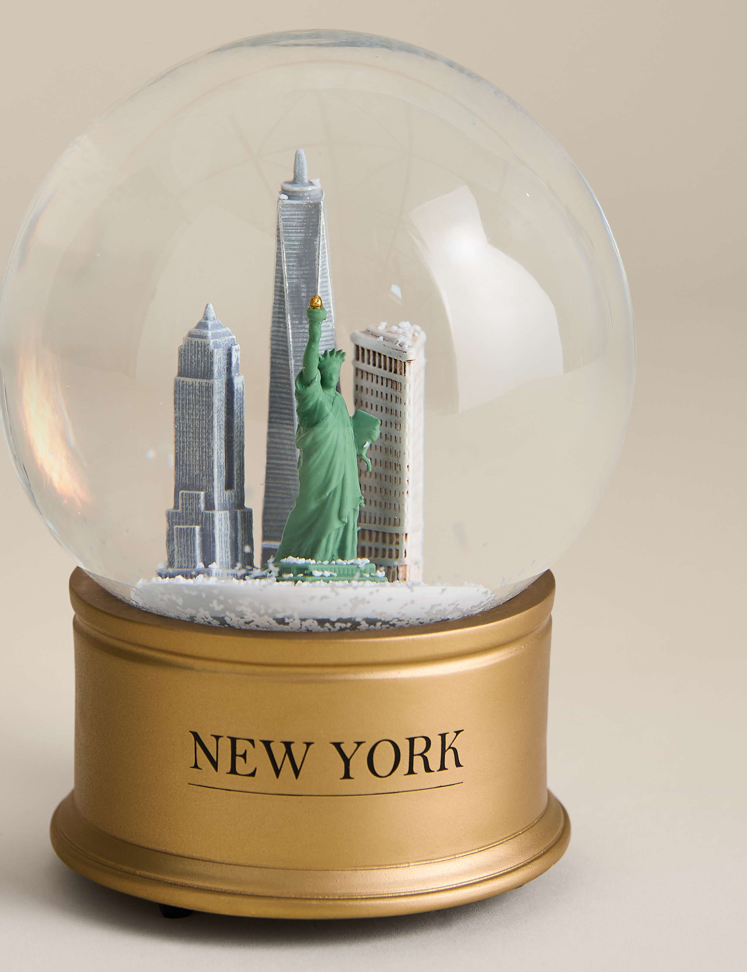 New York City Pre-Lit Snow Globe 2 of 3