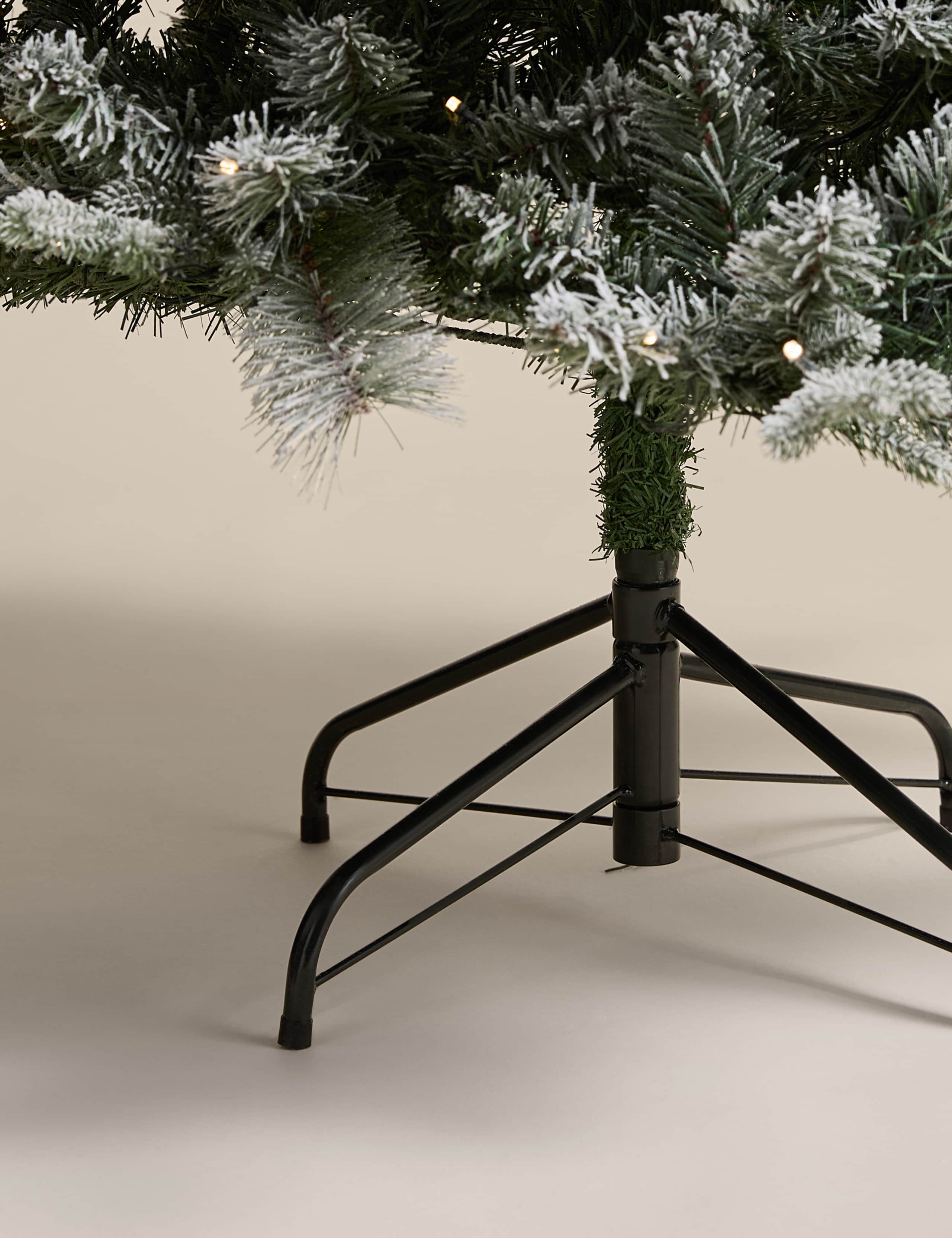 5ft Pre-Lit Snowy Monterey and Scots Pine Christmas Tree 5 of 5