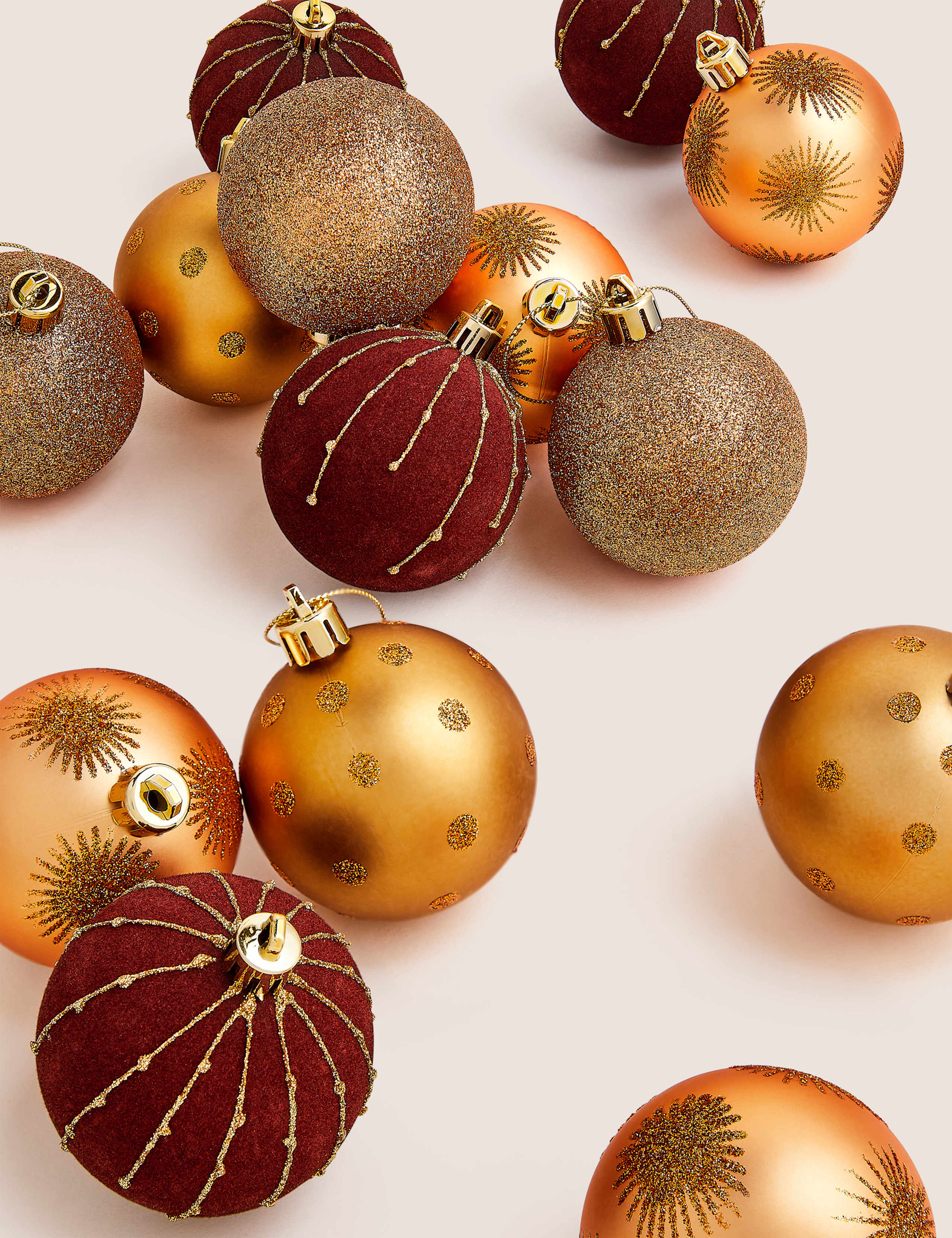 Set of 16 Gold Mix Shatterproof Baubles 1 of 2