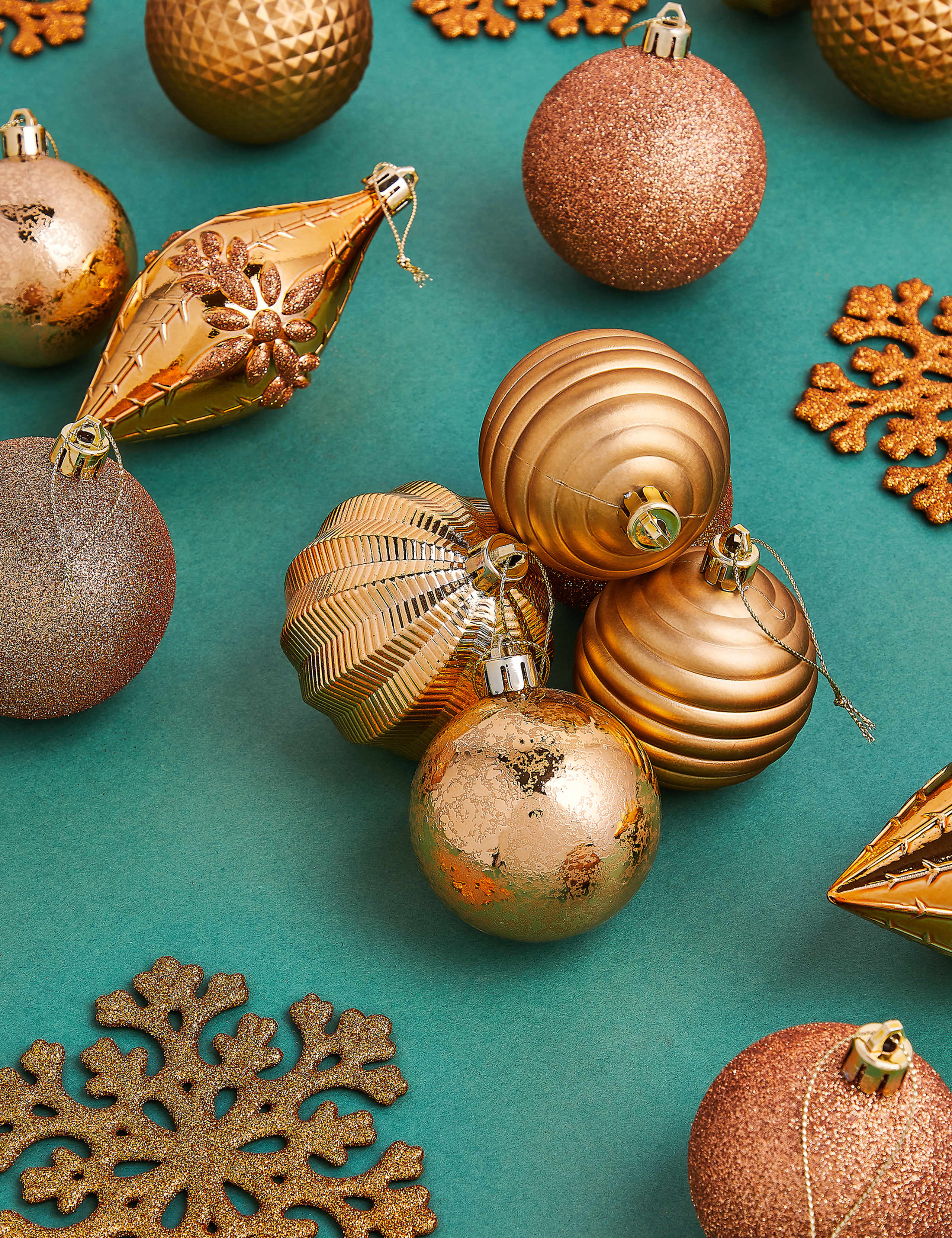 40 Mixed Shatterproof Baubles 1 of 3