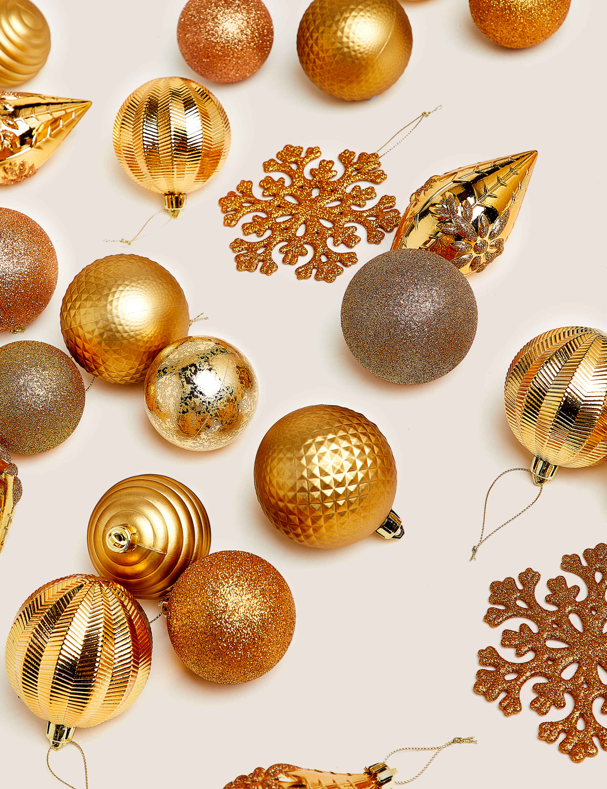 40 Mixed Shatterproof Baubles 3 of 3