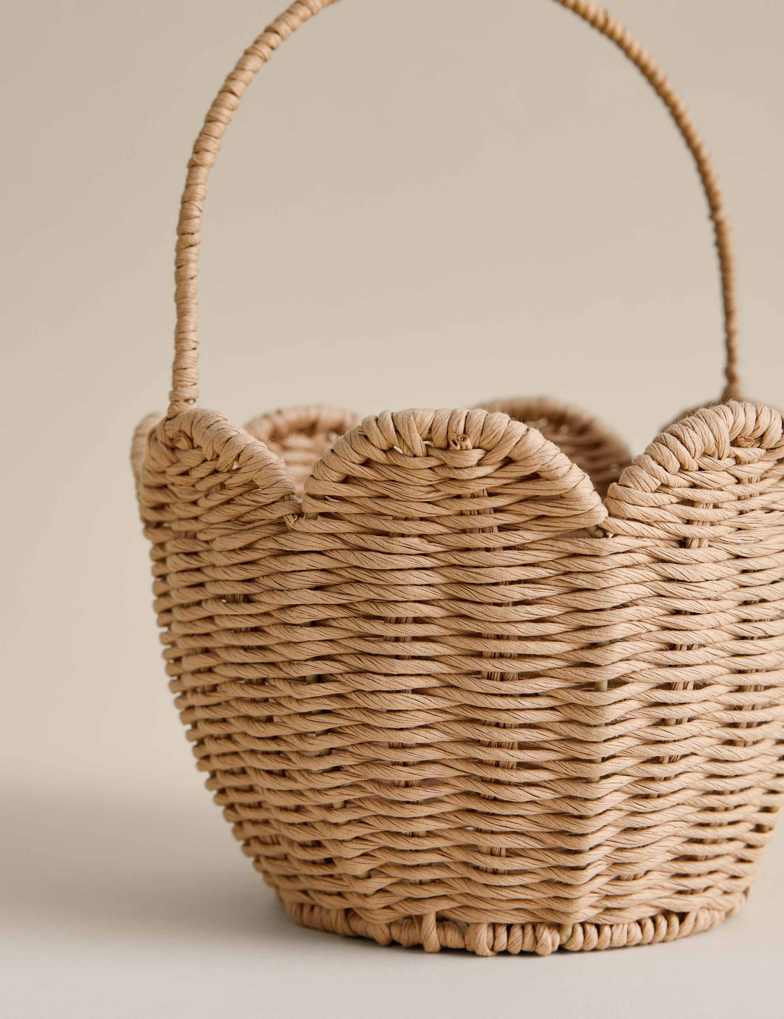 Woven Scallop Basket 3 of 3