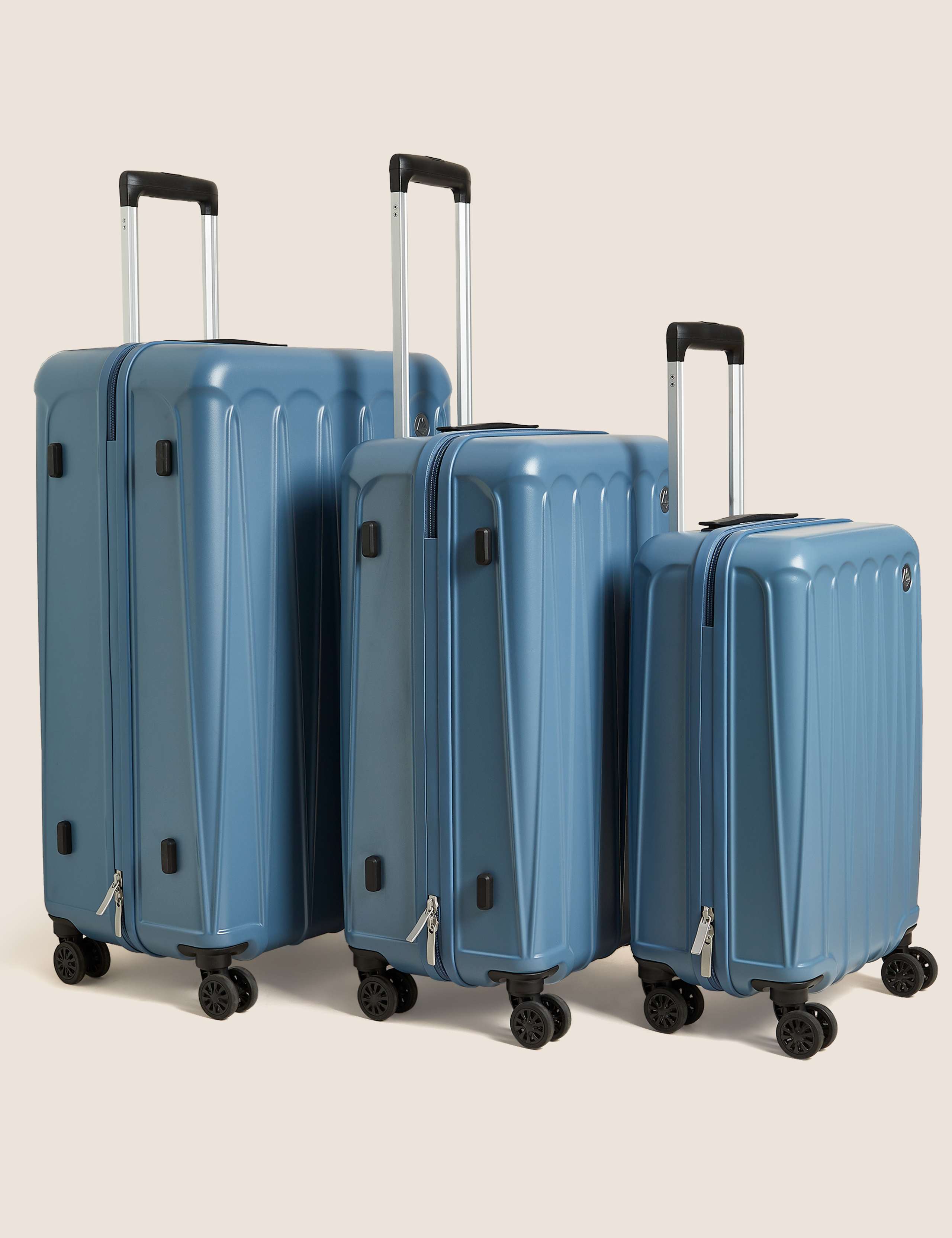 Amalfi 4 Wheel Hard Shell Medium Suitcase 5 of 7