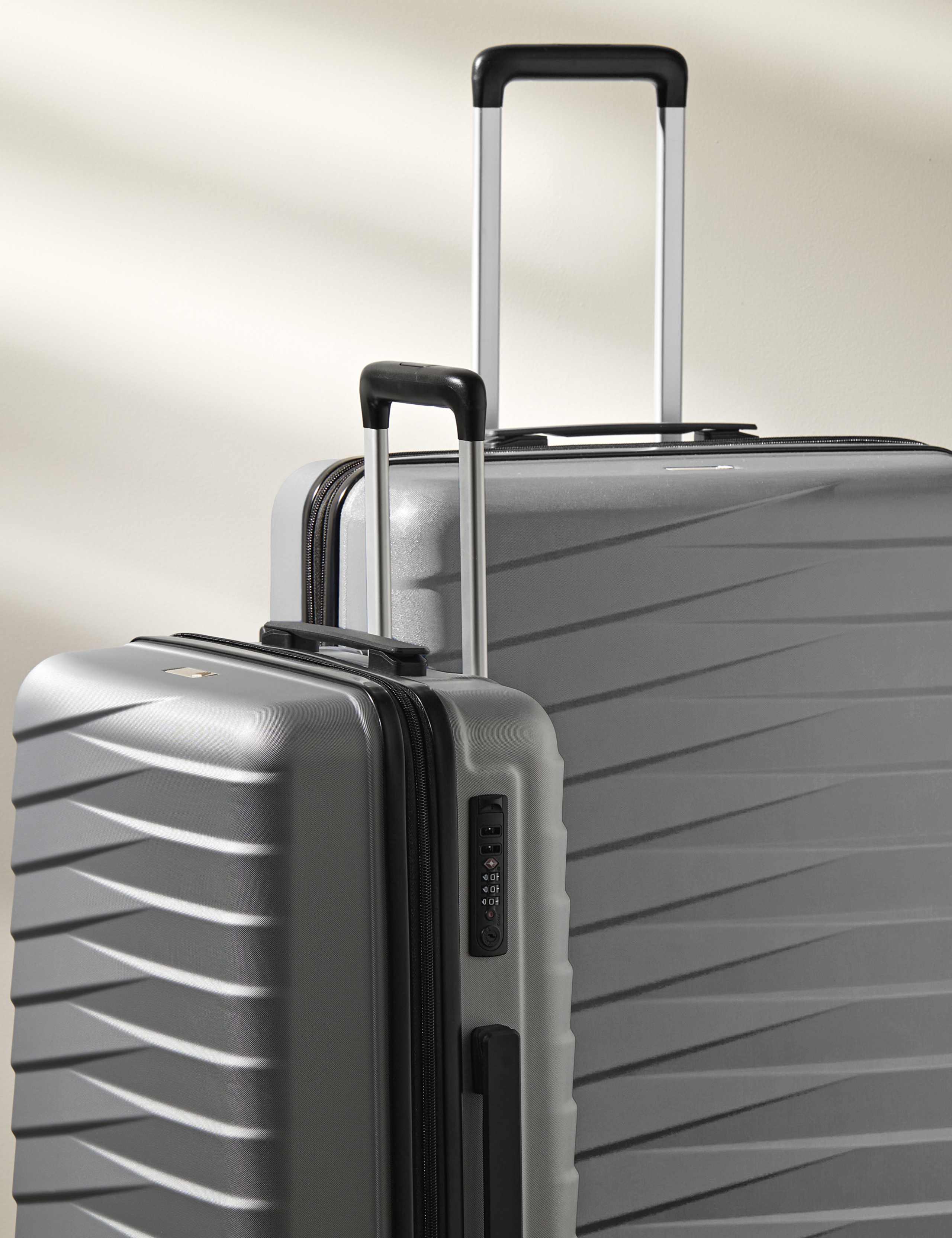 Oslo 4 Wheel Hard Shell Cabin Suitcase 8 of 8