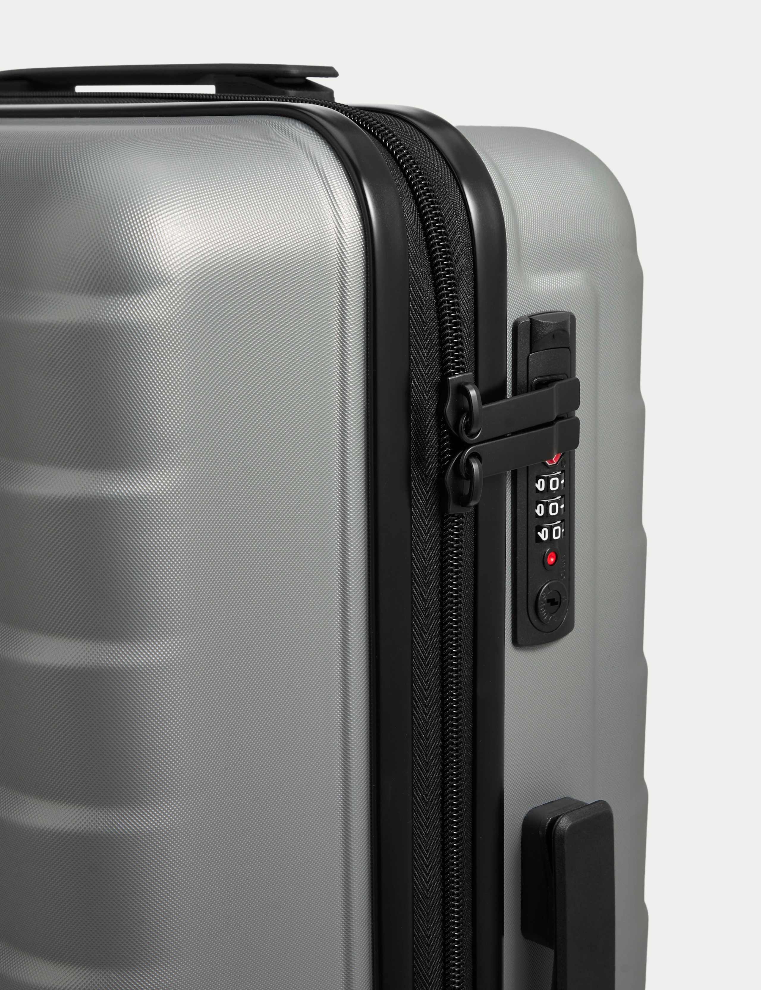 Oslo 4 Wheel Hard Shell Medium Suitcase 4 of 7