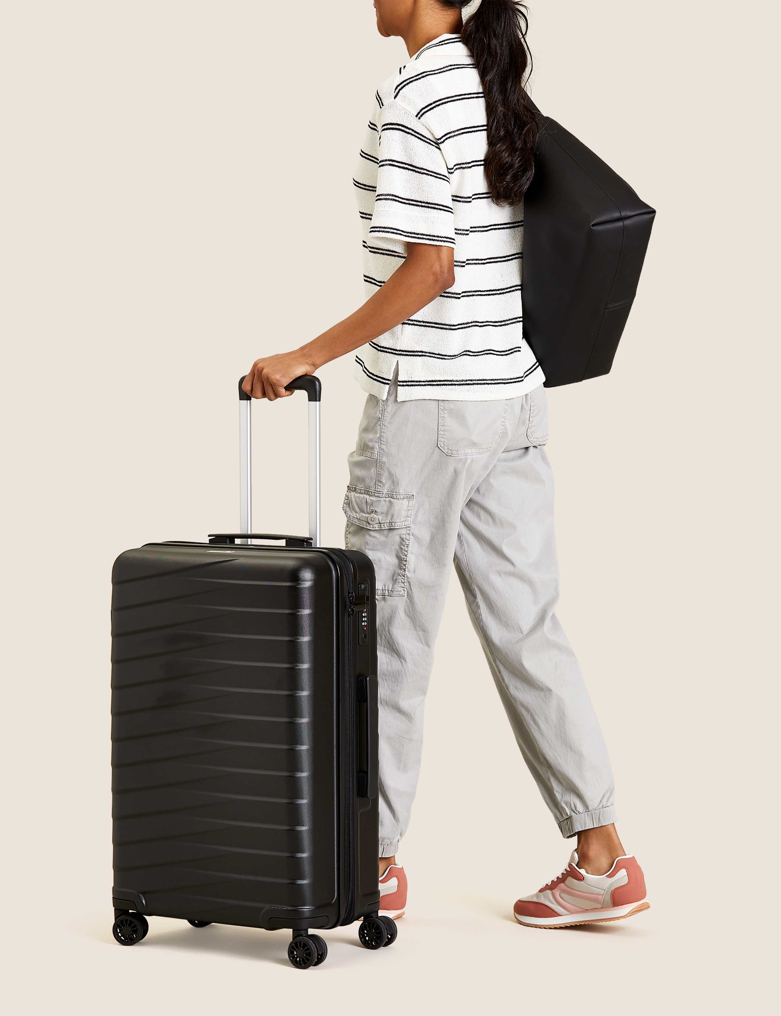 Oslo 4 Wheel Hard Shell Medium Suitcase 6 of 6