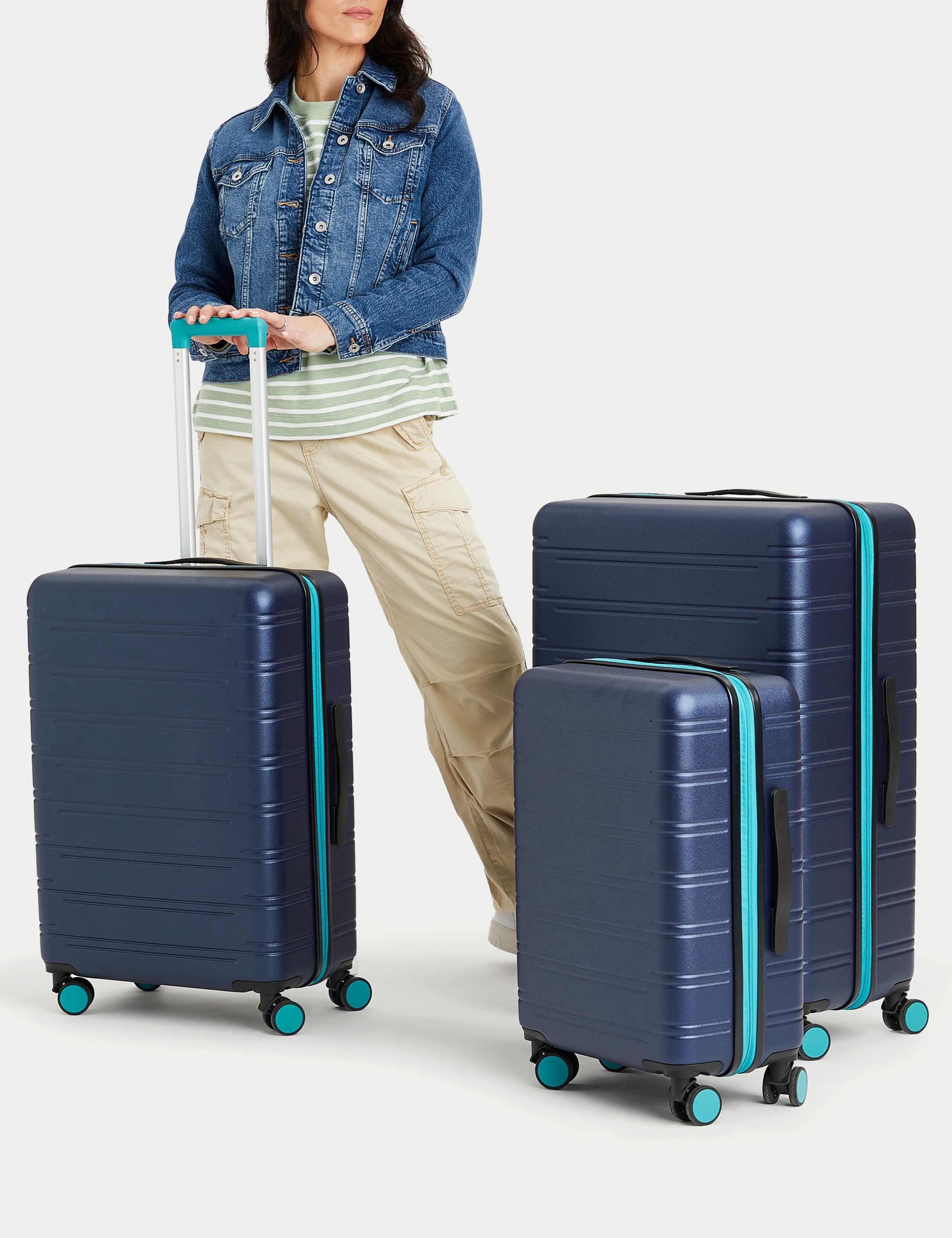 Fiji 4 Wheel Hard Shell Large Suitcase 8 of 8