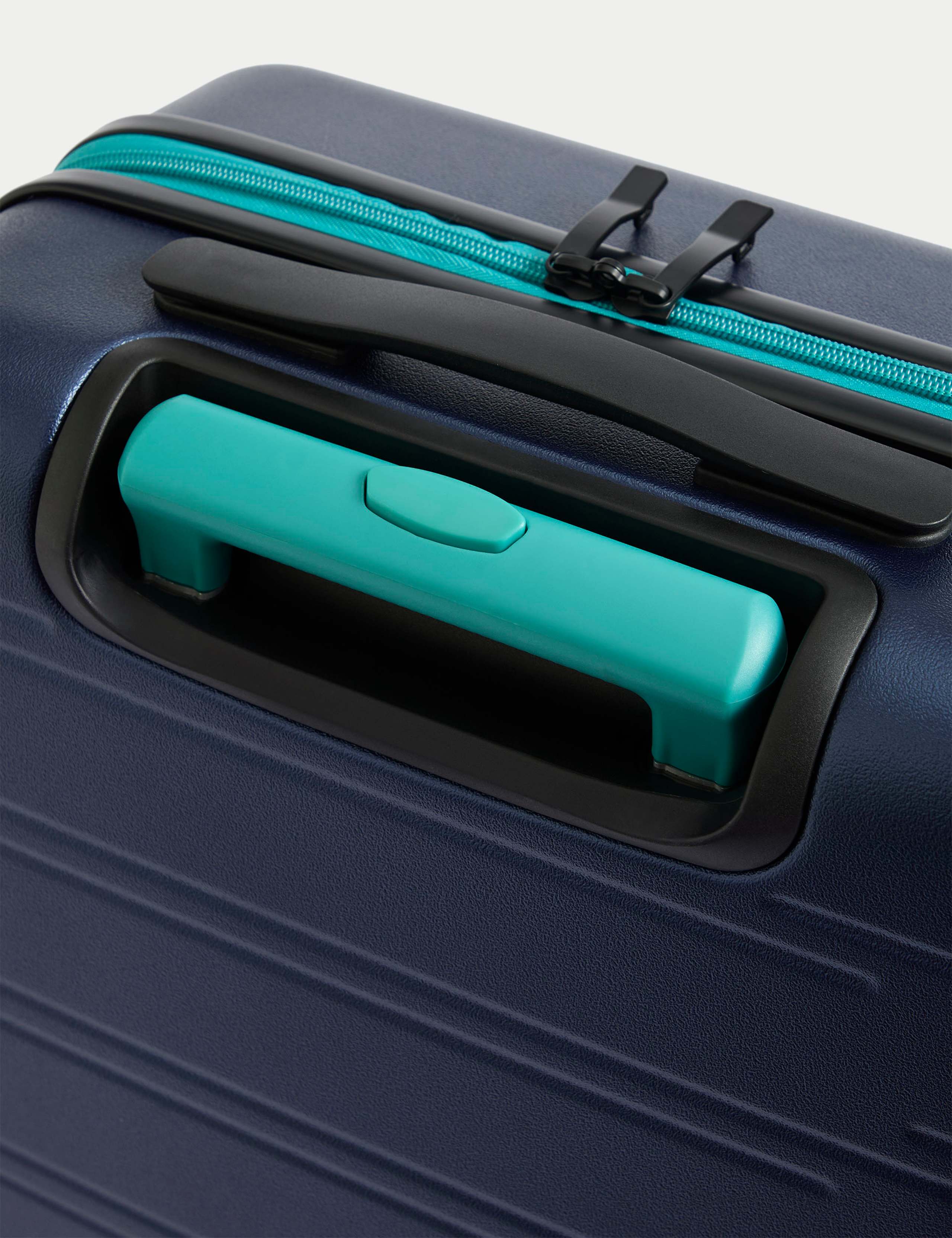 Fiji 4 Wheel Hard Shell Cabin Suitcase 3 of 8