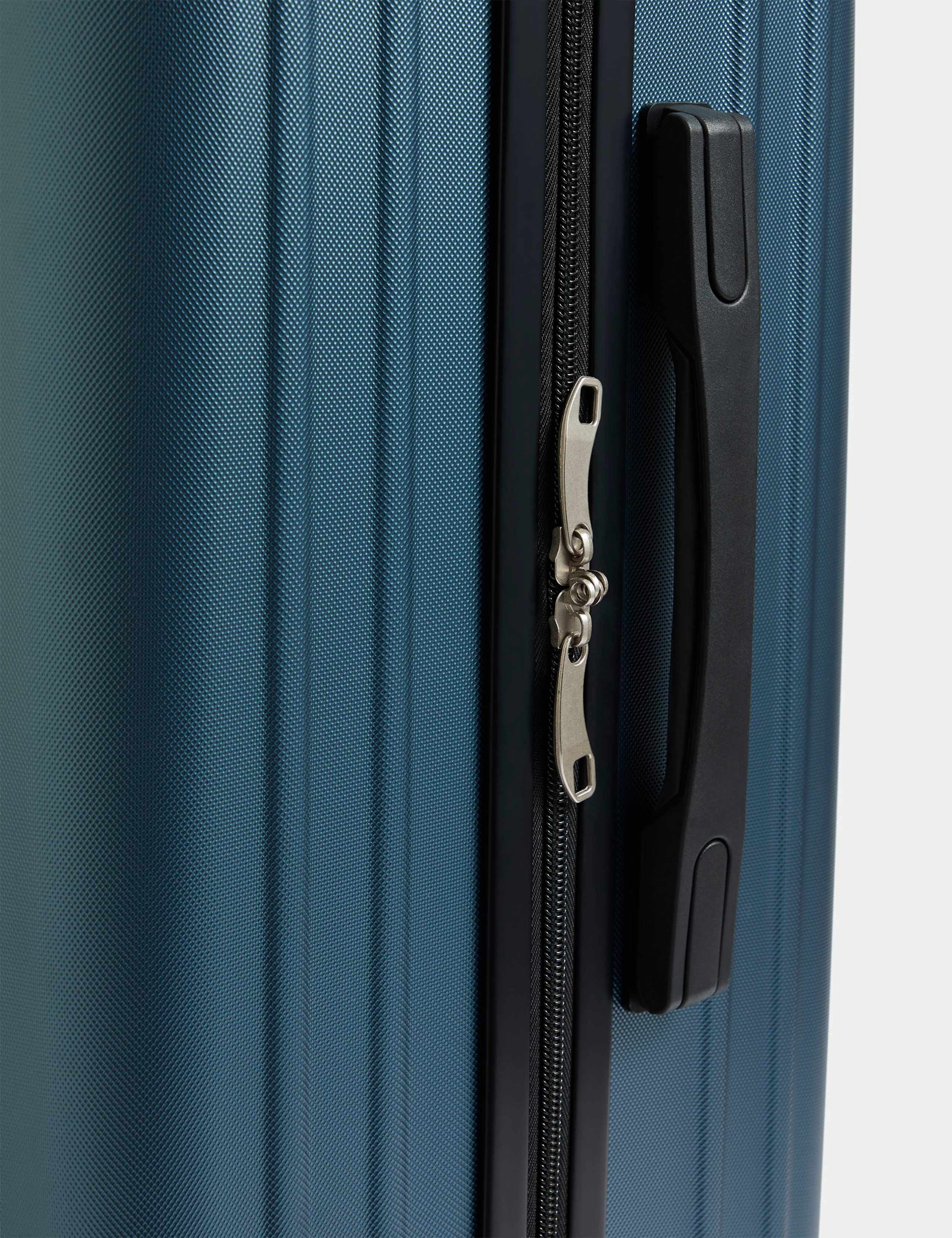 Vienna 4 Wheel Hard Shell Medium Suitcase 4 of 6