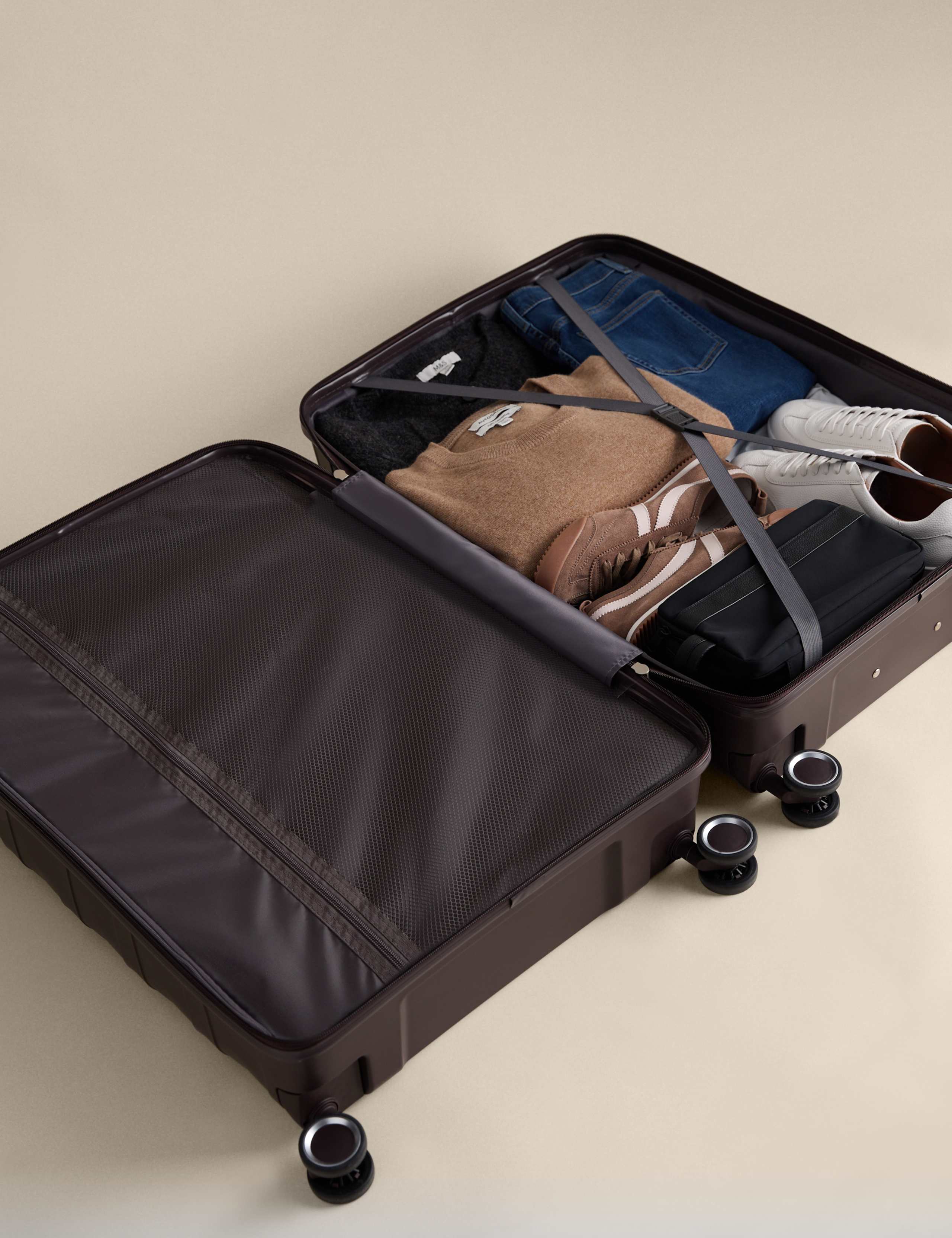 Set of 3 Porto 4 Wheel Hard Shell Suitcases 8 of 8