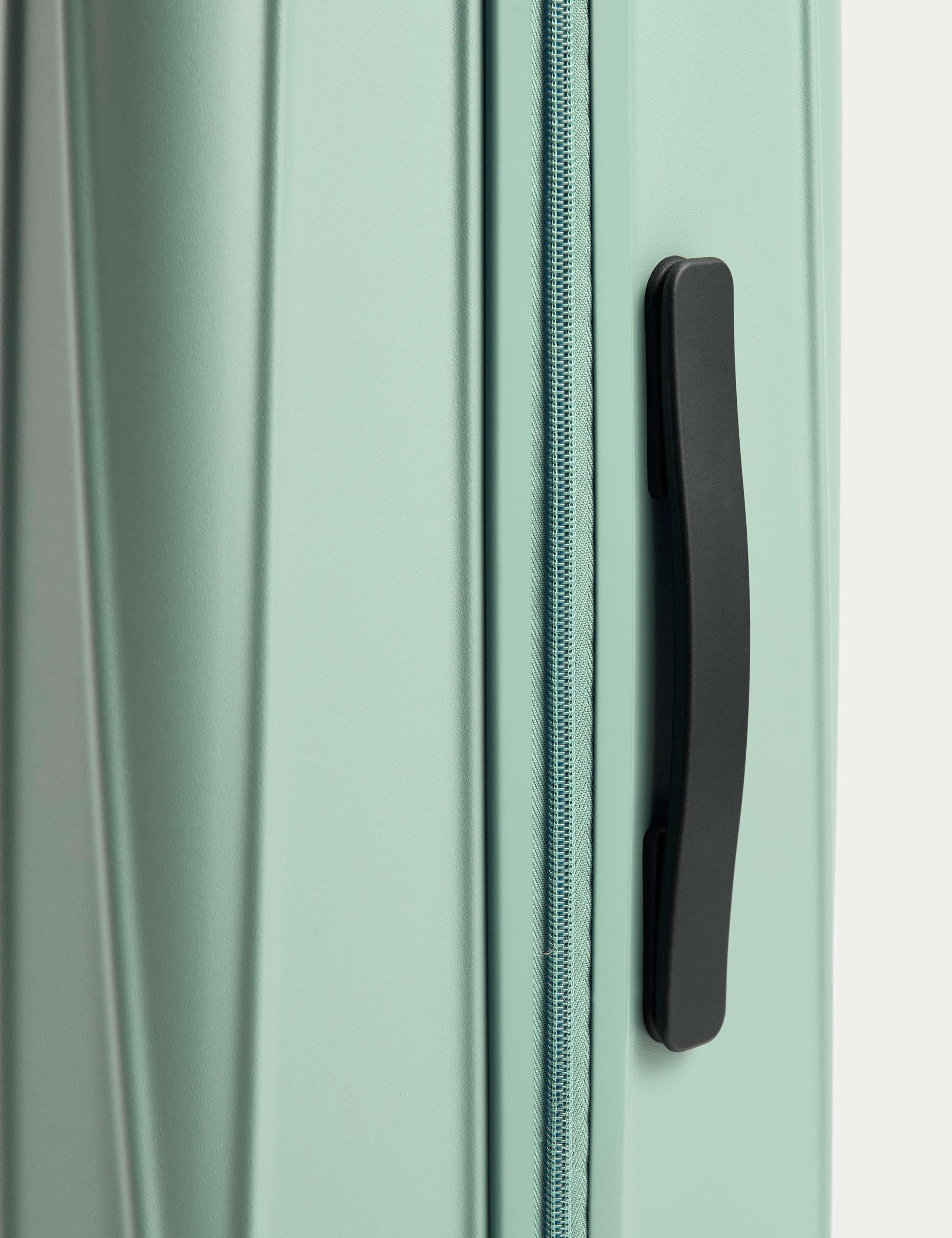 Amalfi 4 Wheel Hard Shell Medium Suitcase 4 of 6