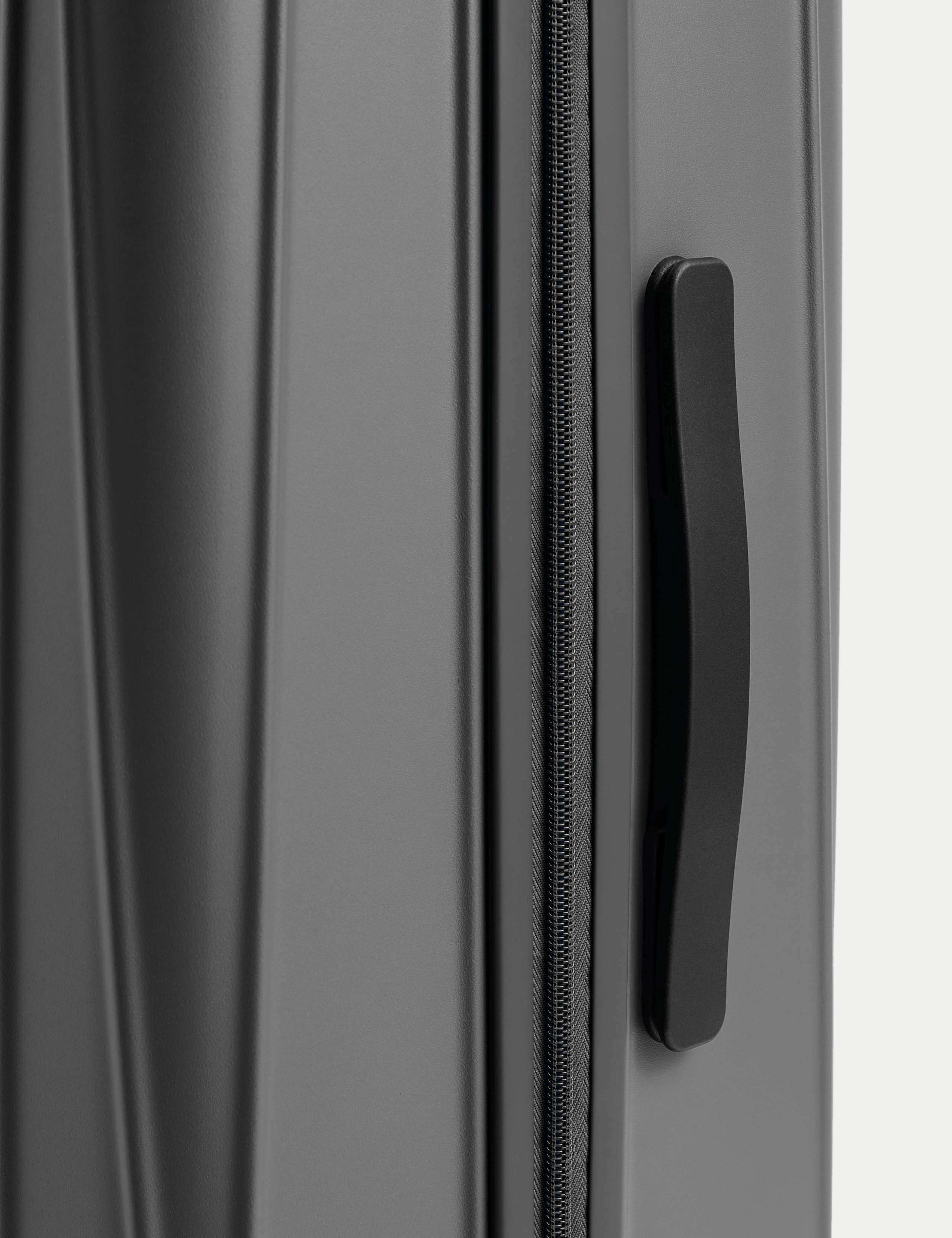 Amalfi 4 Wheel Hard Shell Medium Suitcase 4 of 6