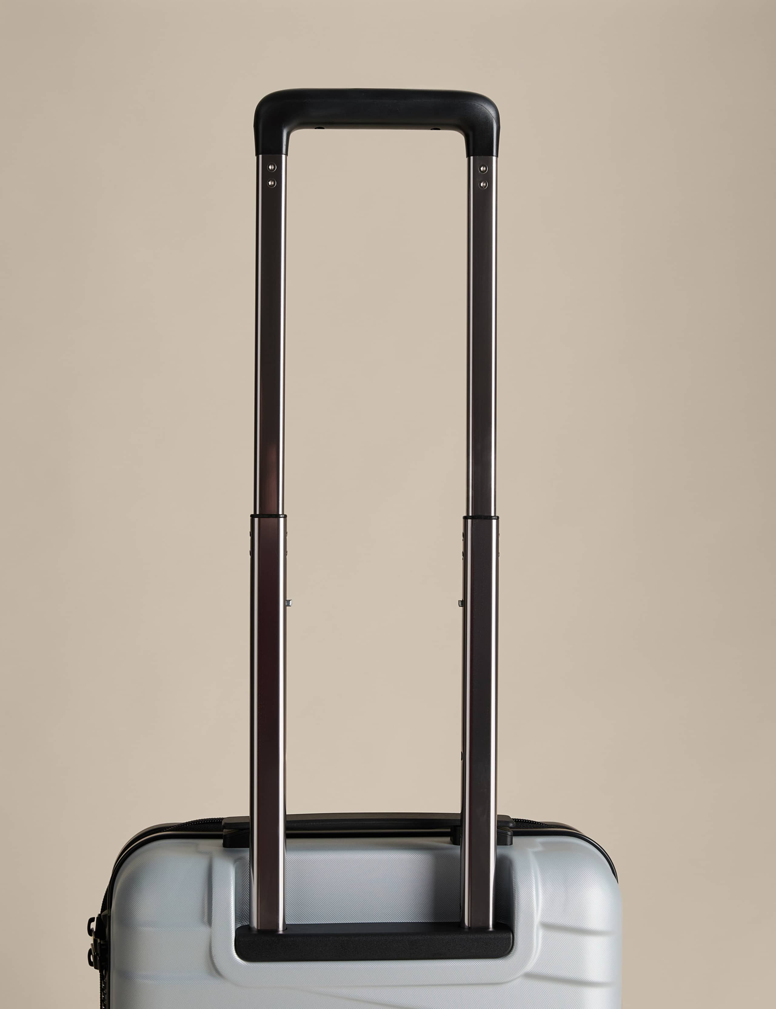 Oslo 4 Wheel Hard Shell Cabin Suitcase 2 of 7