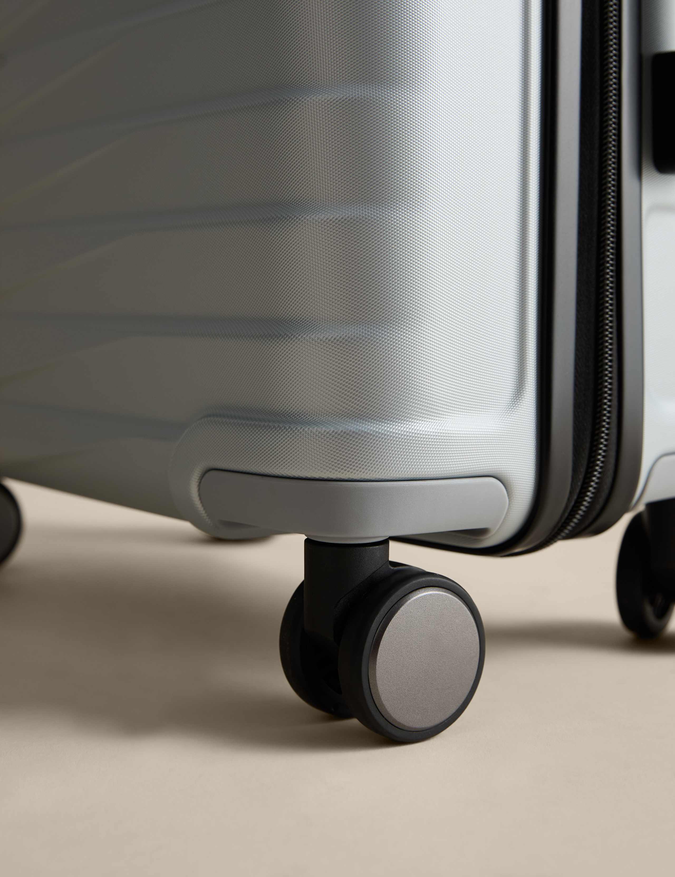 Oslo 4 Wheel Hard Shell Cabin Suitcase 6 of 7