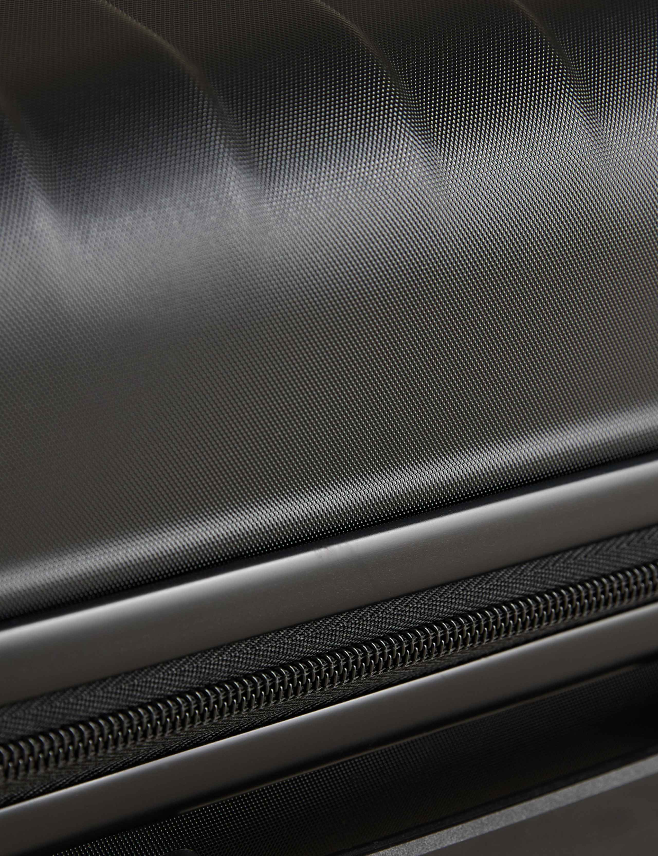 Oslo 4 Wheel Hard Shell Cabin Suitcase 4 of 8