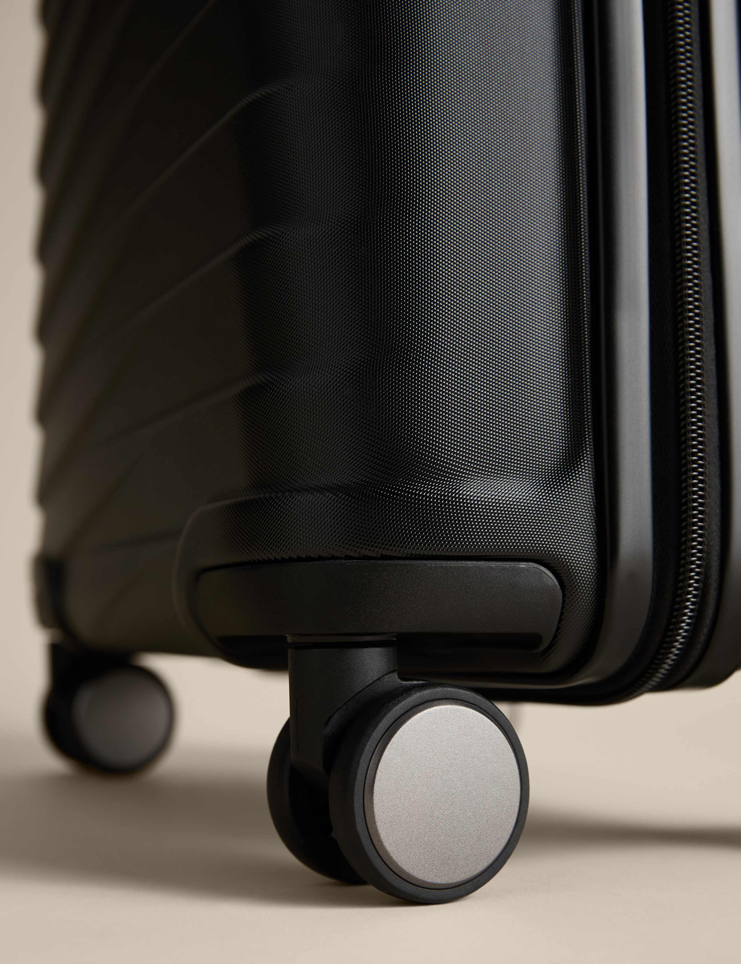 Oslo 4 Wheel Hard Shell Cabin Suitcase 6 of 8