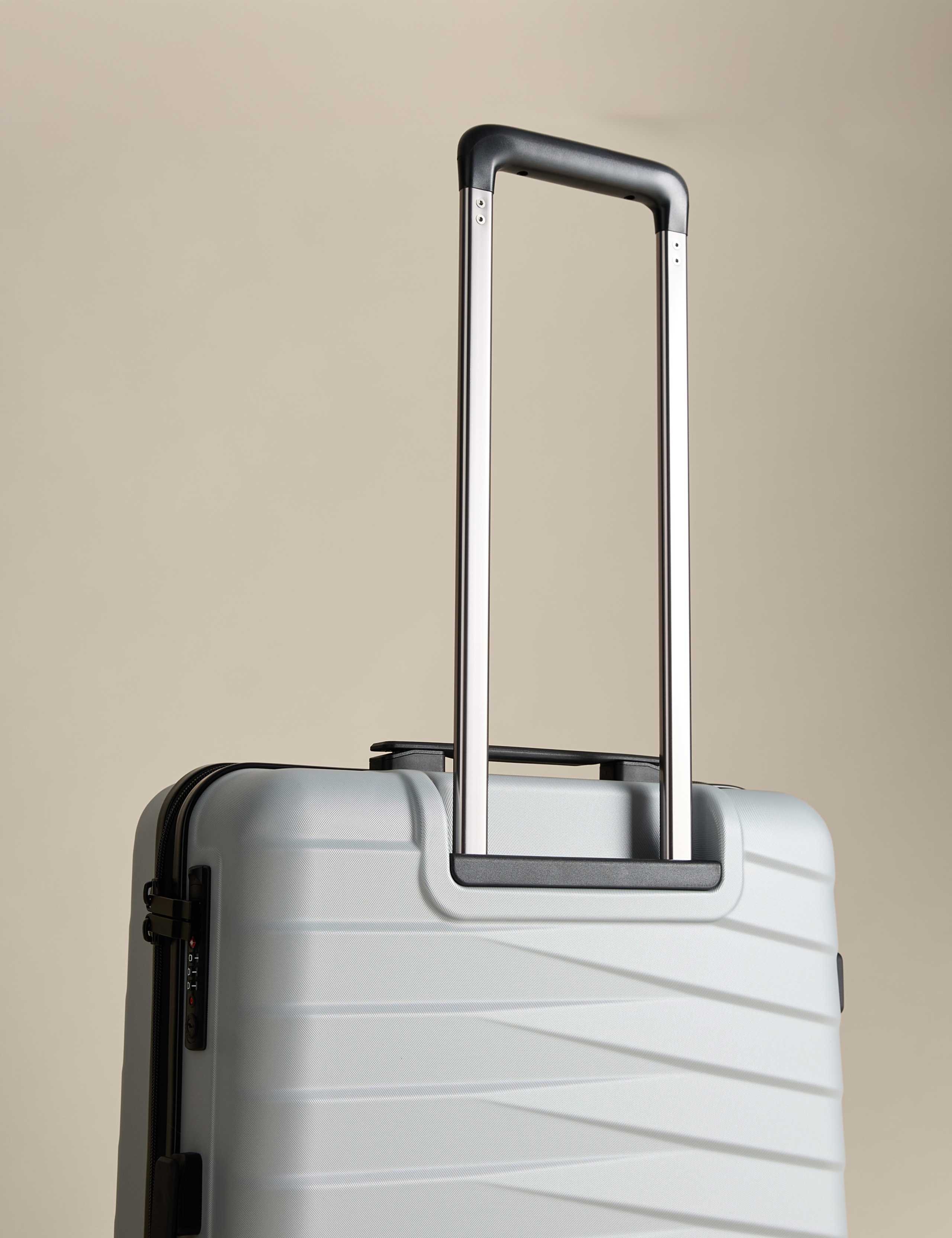 Oslo 4 Wheel Hard Shell Medium Suitcase 2 of 8