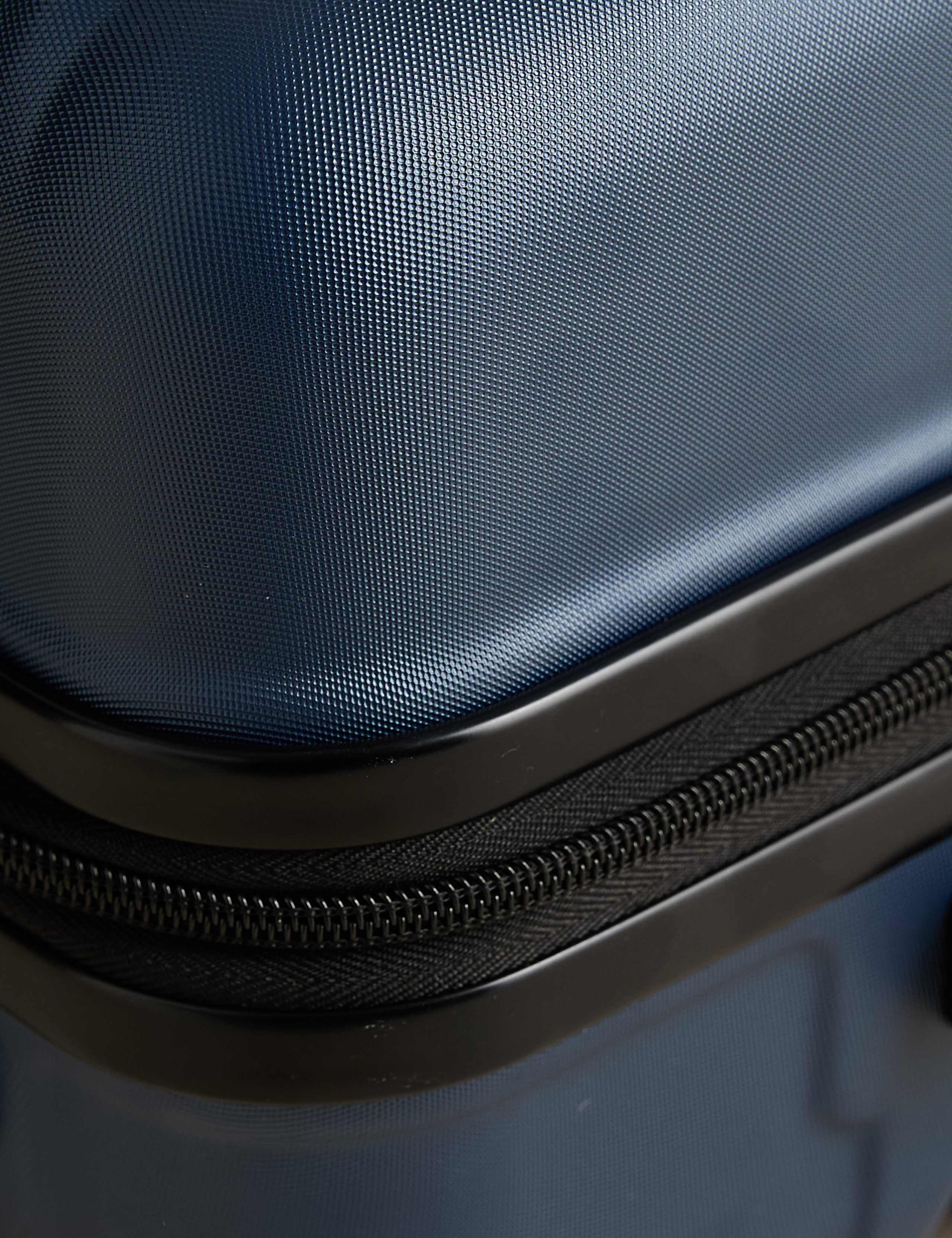 Oslo 4 Wheel Hard Shell Medium Suitcase 4 of 7