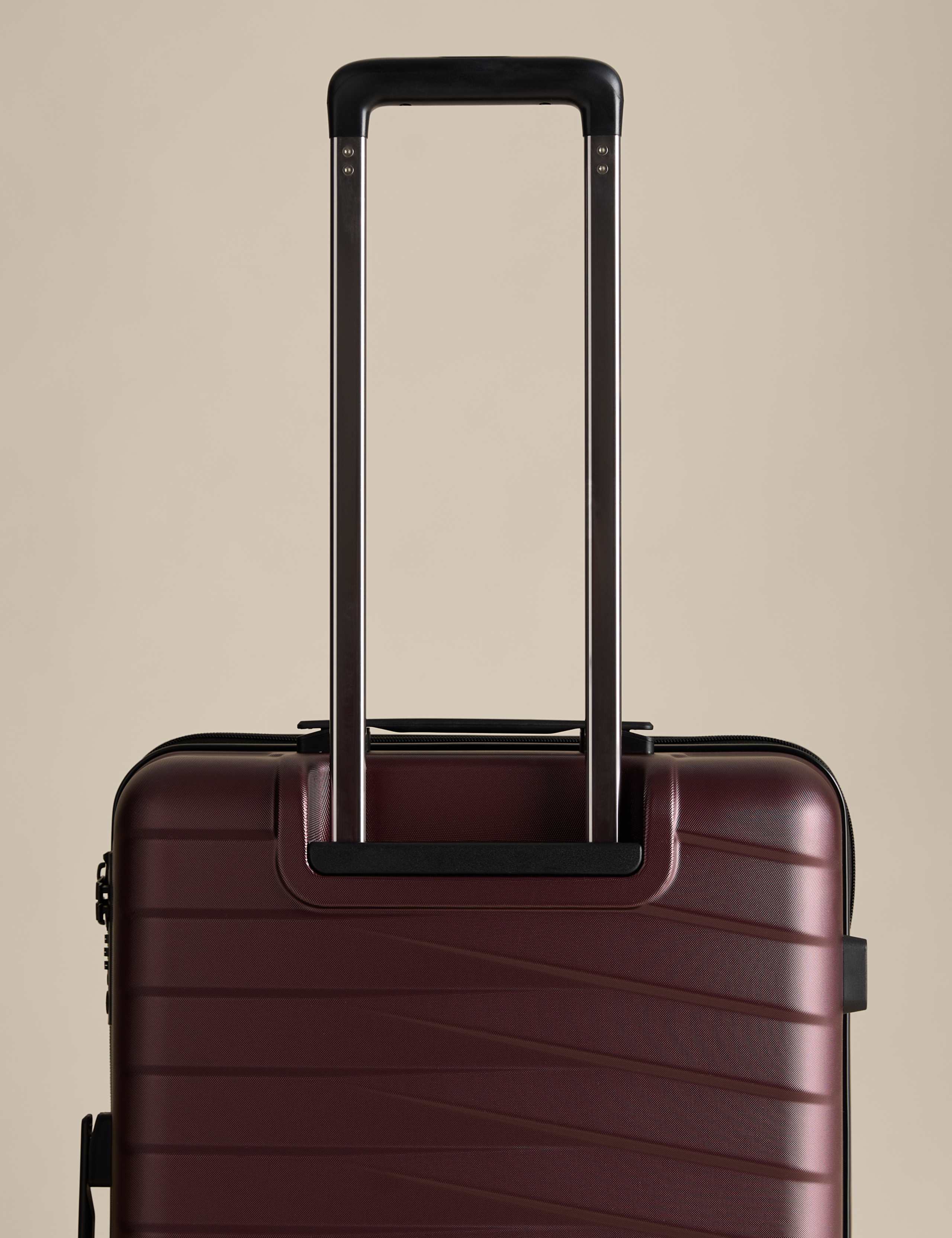 Oslo 4 Wheel Hard Shell Medium Suitcase 2 of 8