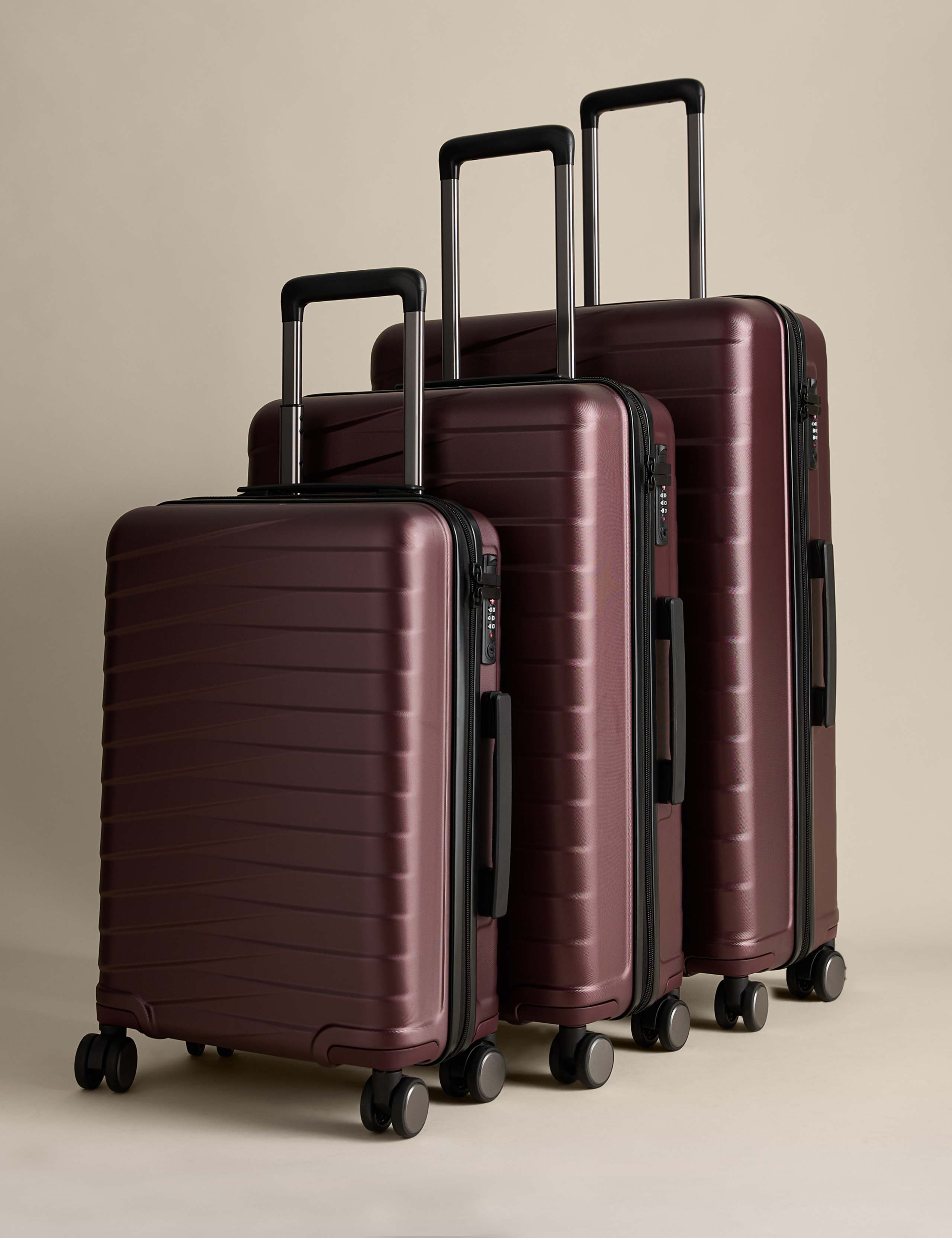 Oslo 4 Wheel Hard Shell Medium Suitcase 8 of 8