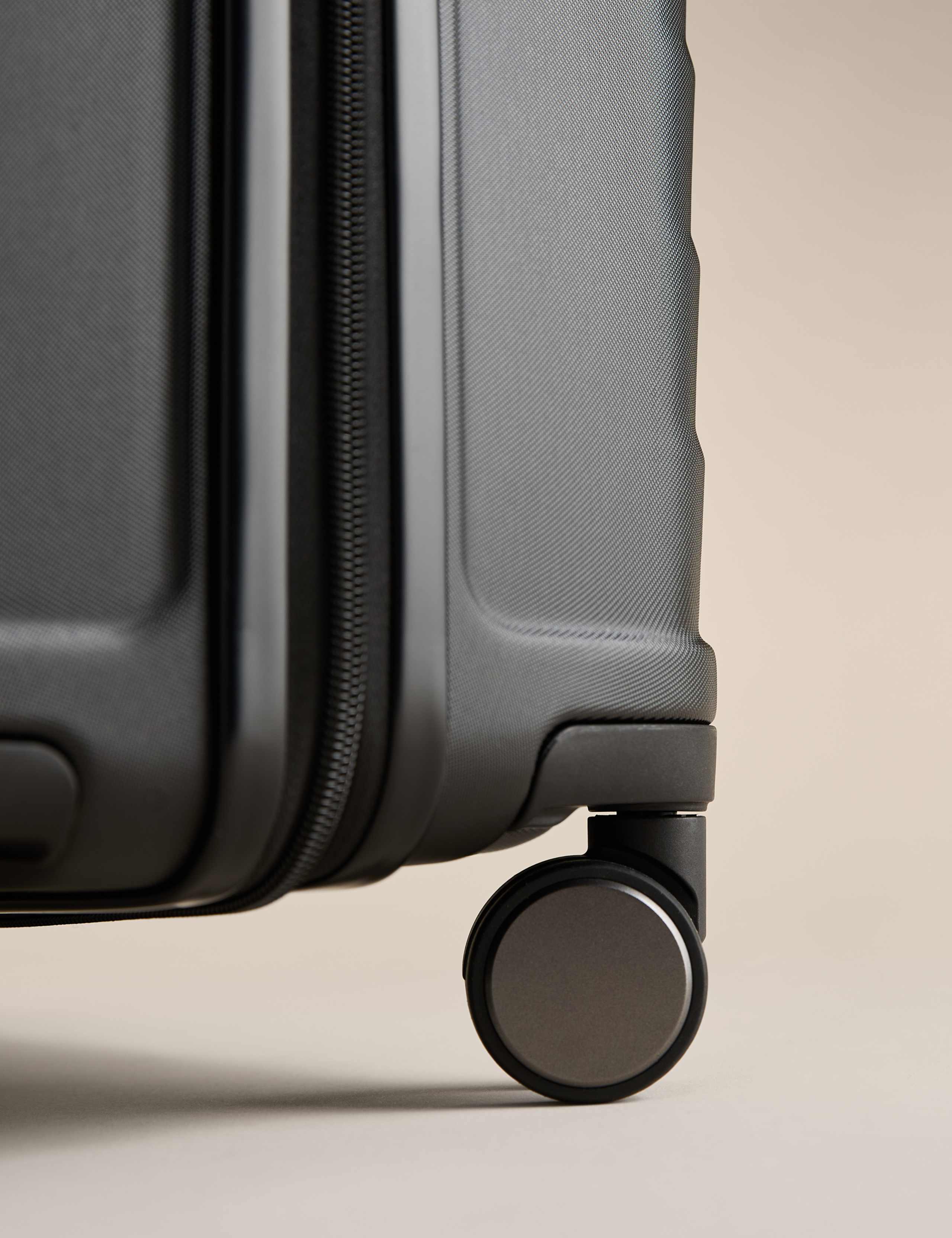 Oslo 4 Wheel Hard Shell Medium Suitcase 6 of 8