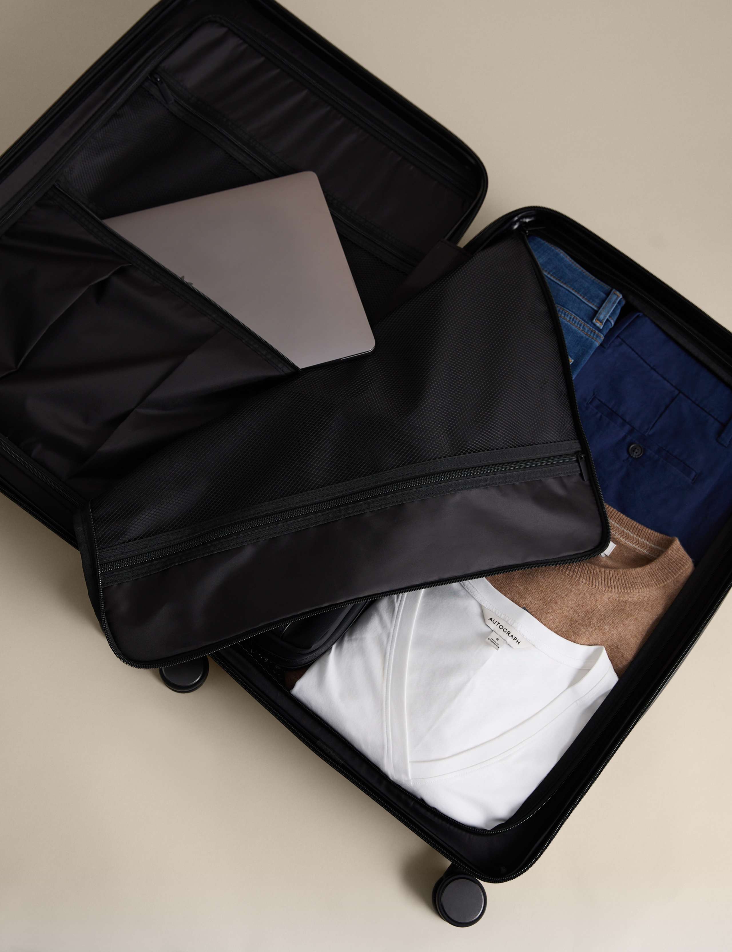 Oslo 4 Wheel Hard Shell Medium Suitcase 7 of 8