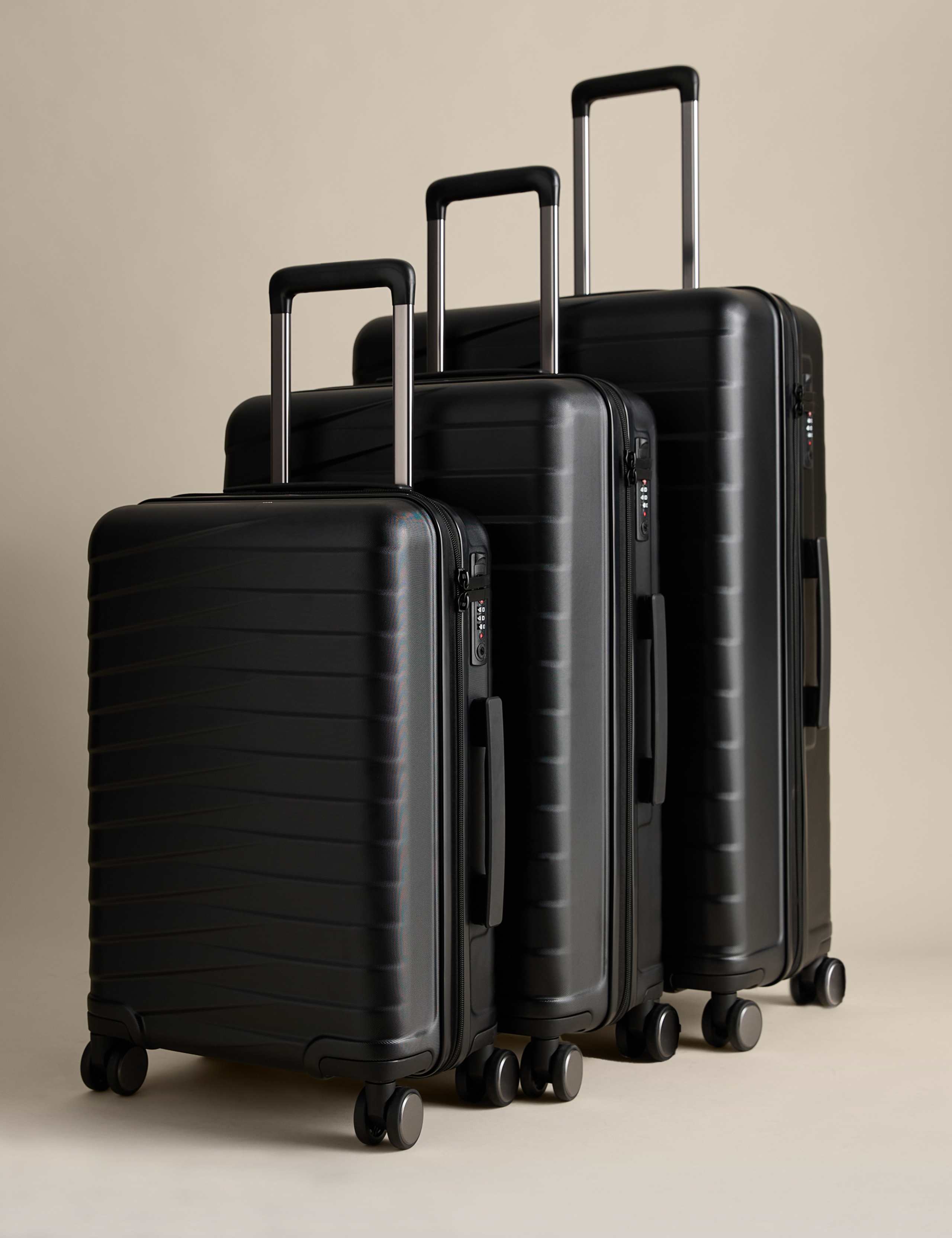 Oslo 4 Wheel Hard Shell Medium Suitcase 8 of 8